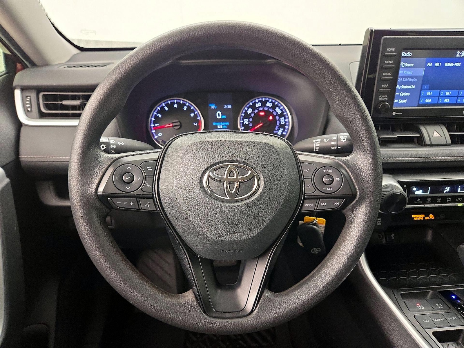 2020 Toyota RAV4 LE - Photo 11