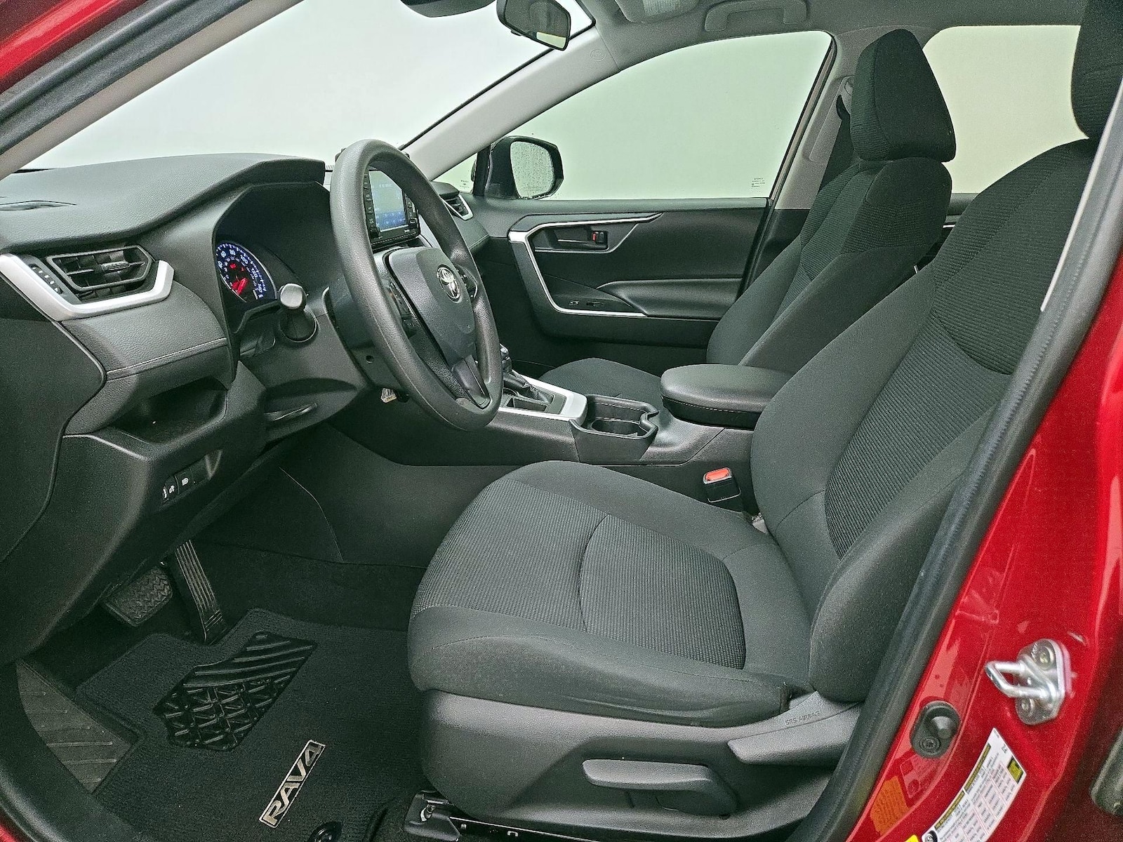 2020 Toyota RAV4 LE - Photo 12