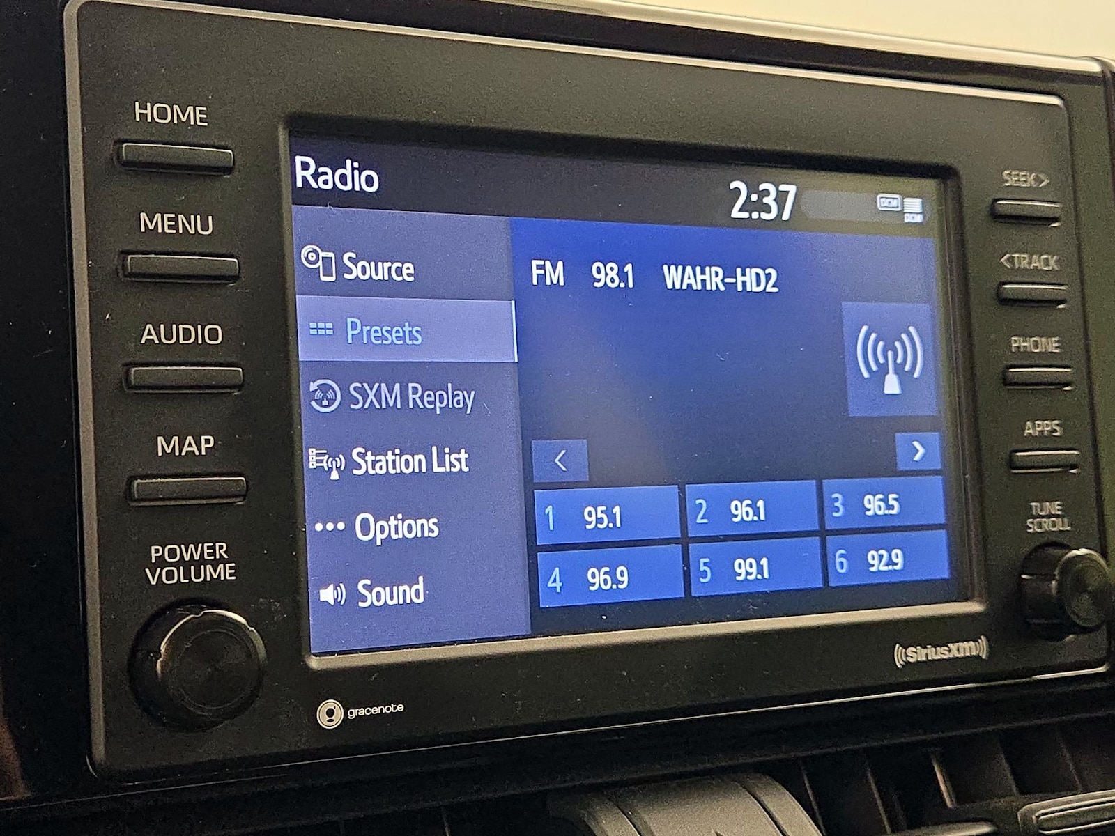 2020 Toyota RAV4 LE - Photo 16