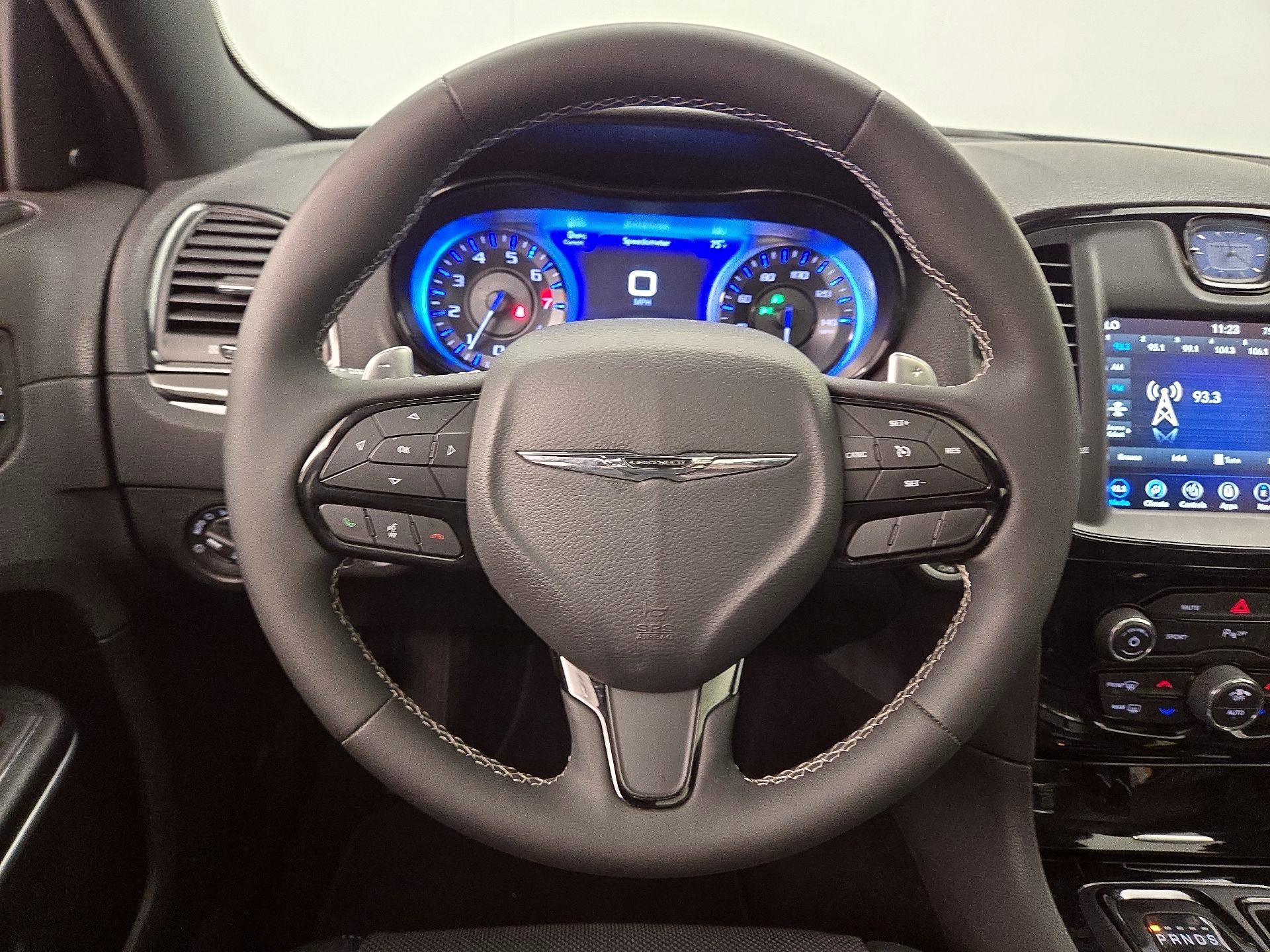 Thumbnail: 2023 Chrysler 300 - 10