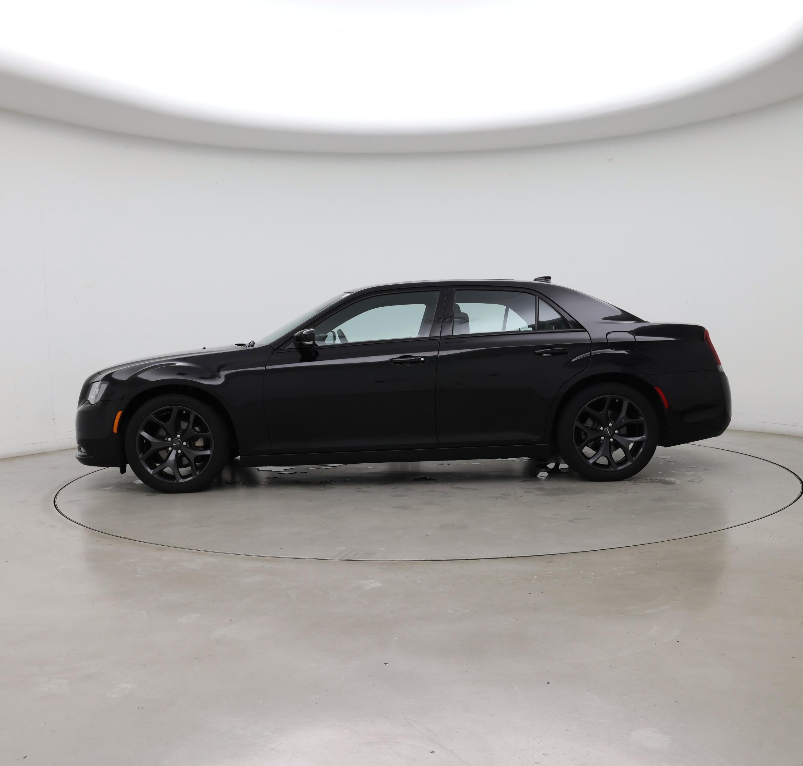 Thumbnail: 2023 Chrysler 300 - 3
