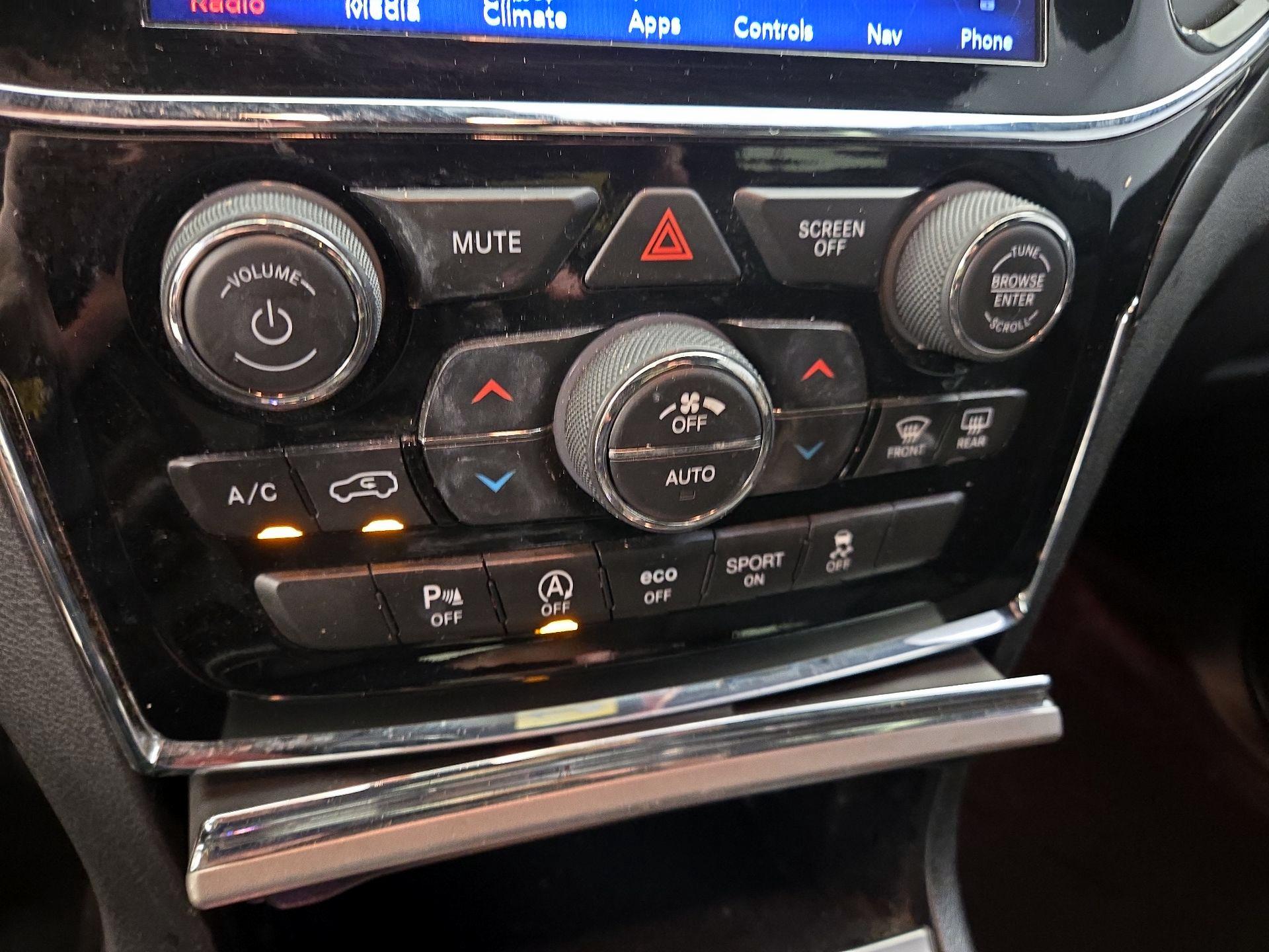 Thumbnail: 2019 Jeep Grand Cherokee - 17