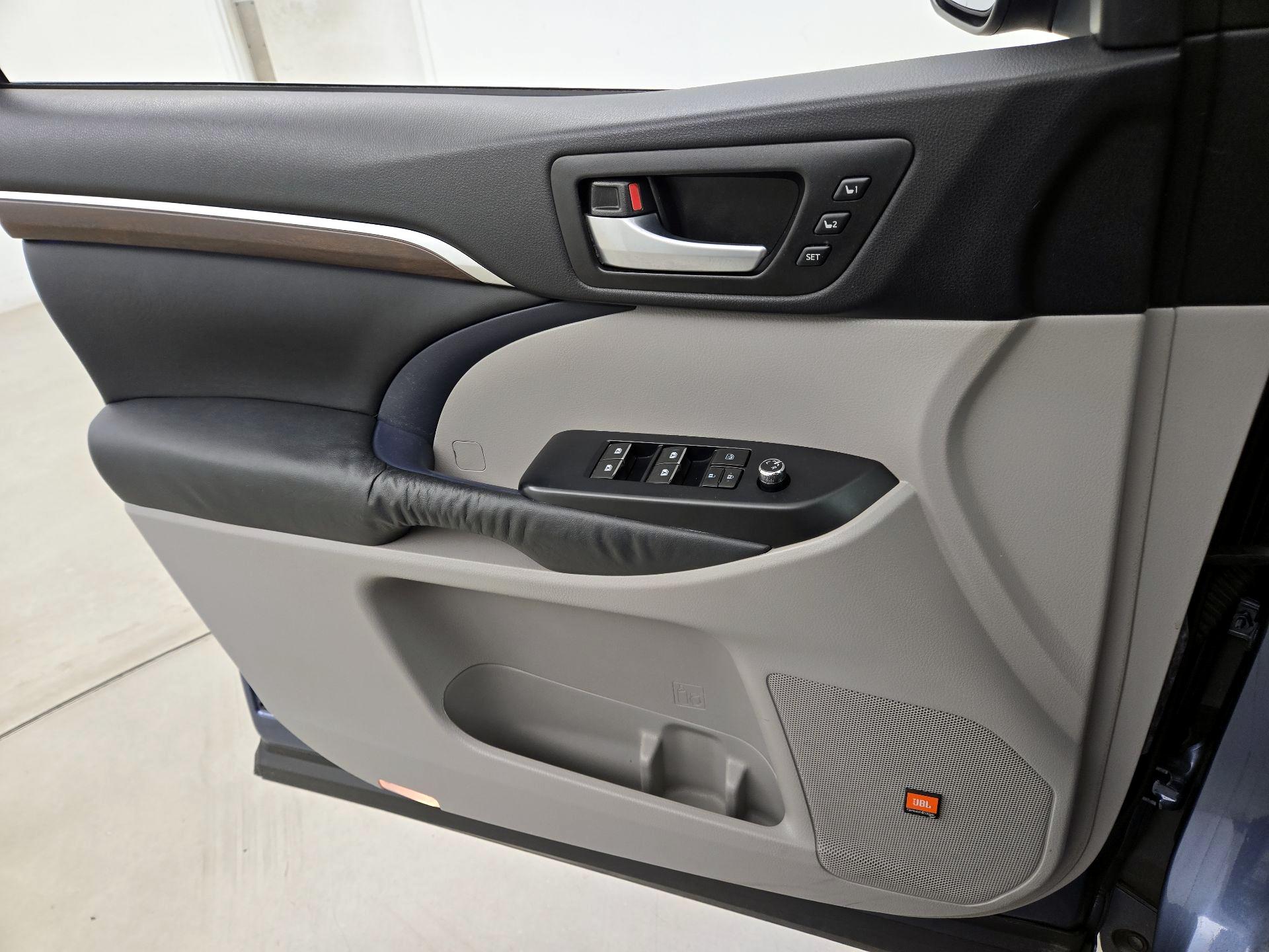 Thumbnail: 2014 Toyota Highlander - 12