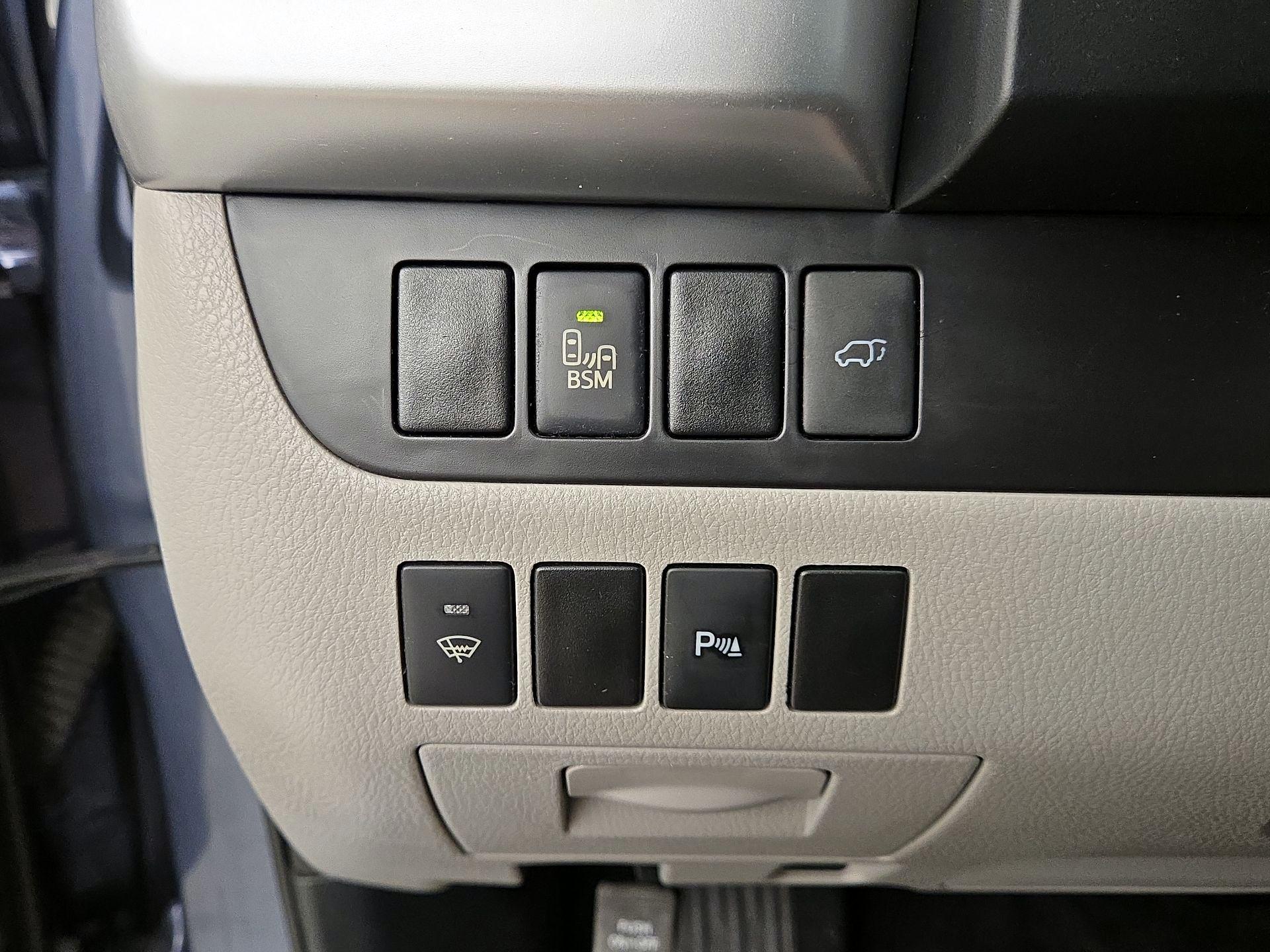 Thumbnail: 2014 Toyota Highlander - 13