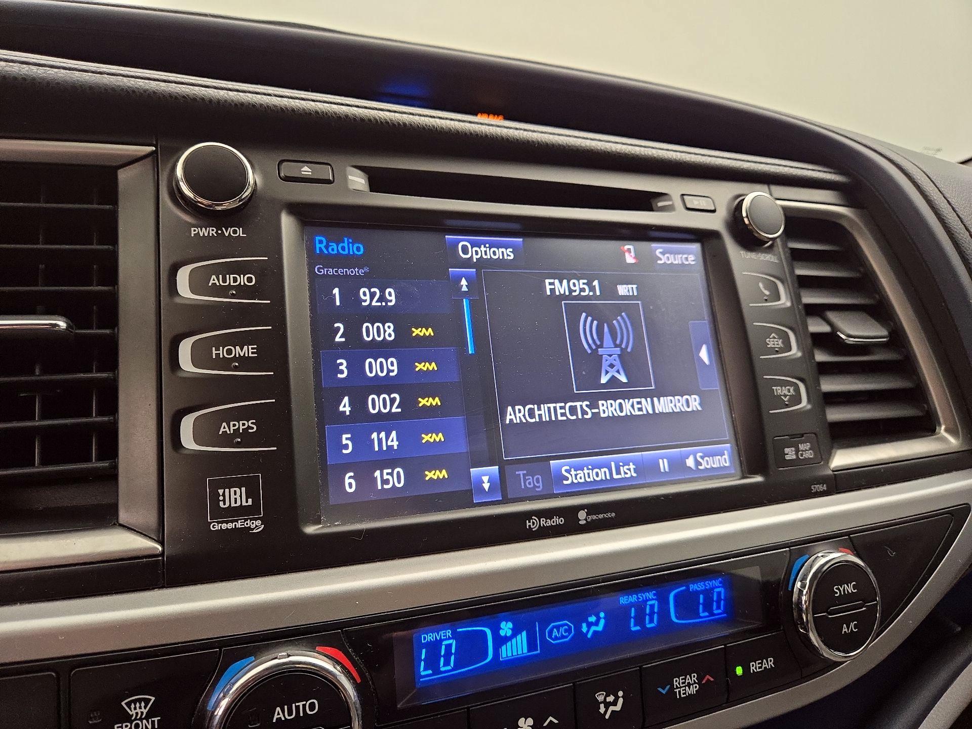 Thumbnail: 2014 Toyota Highlander - 16
