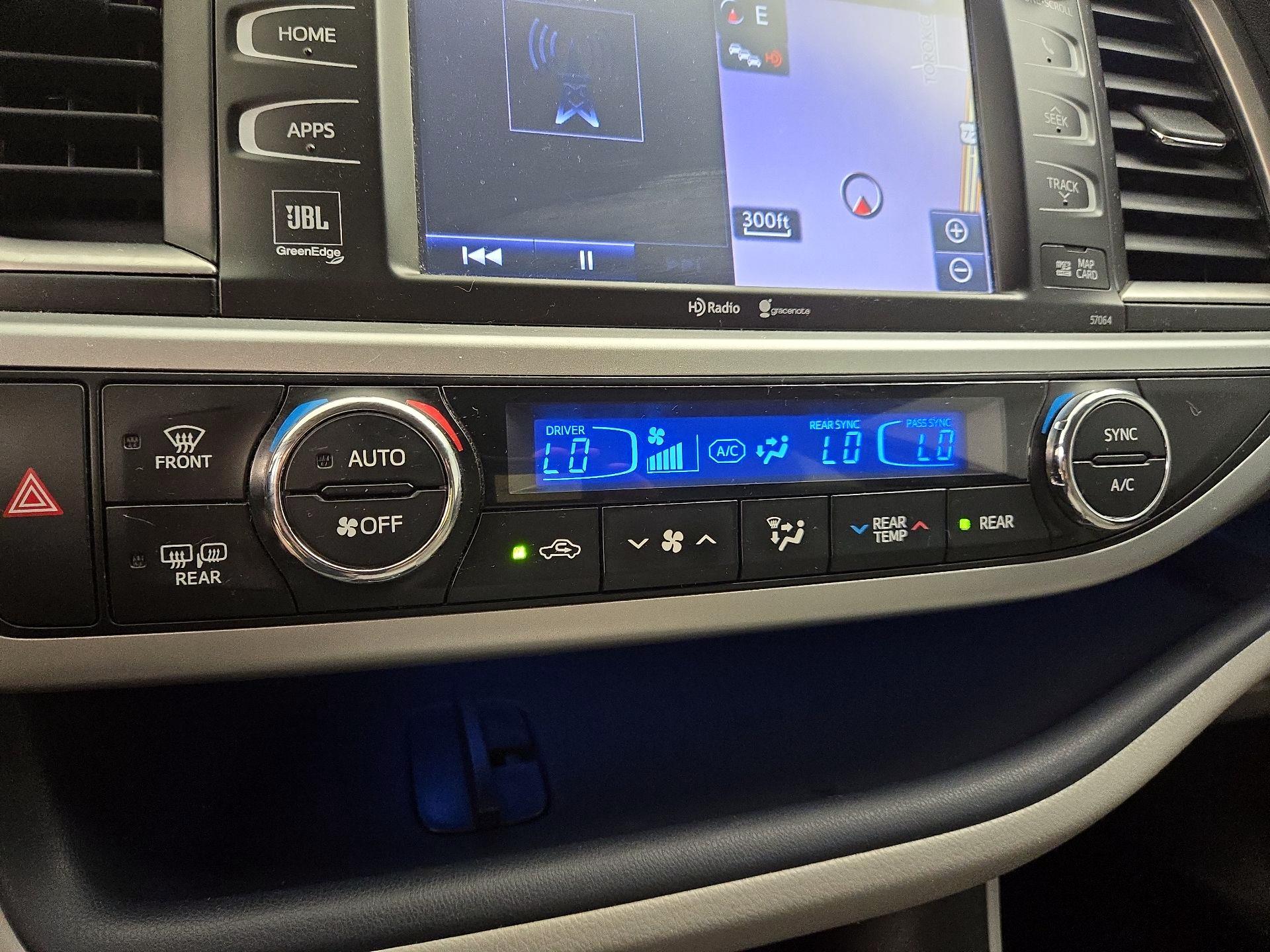 Thumbnail: 2014 Toyota Highlander - 17