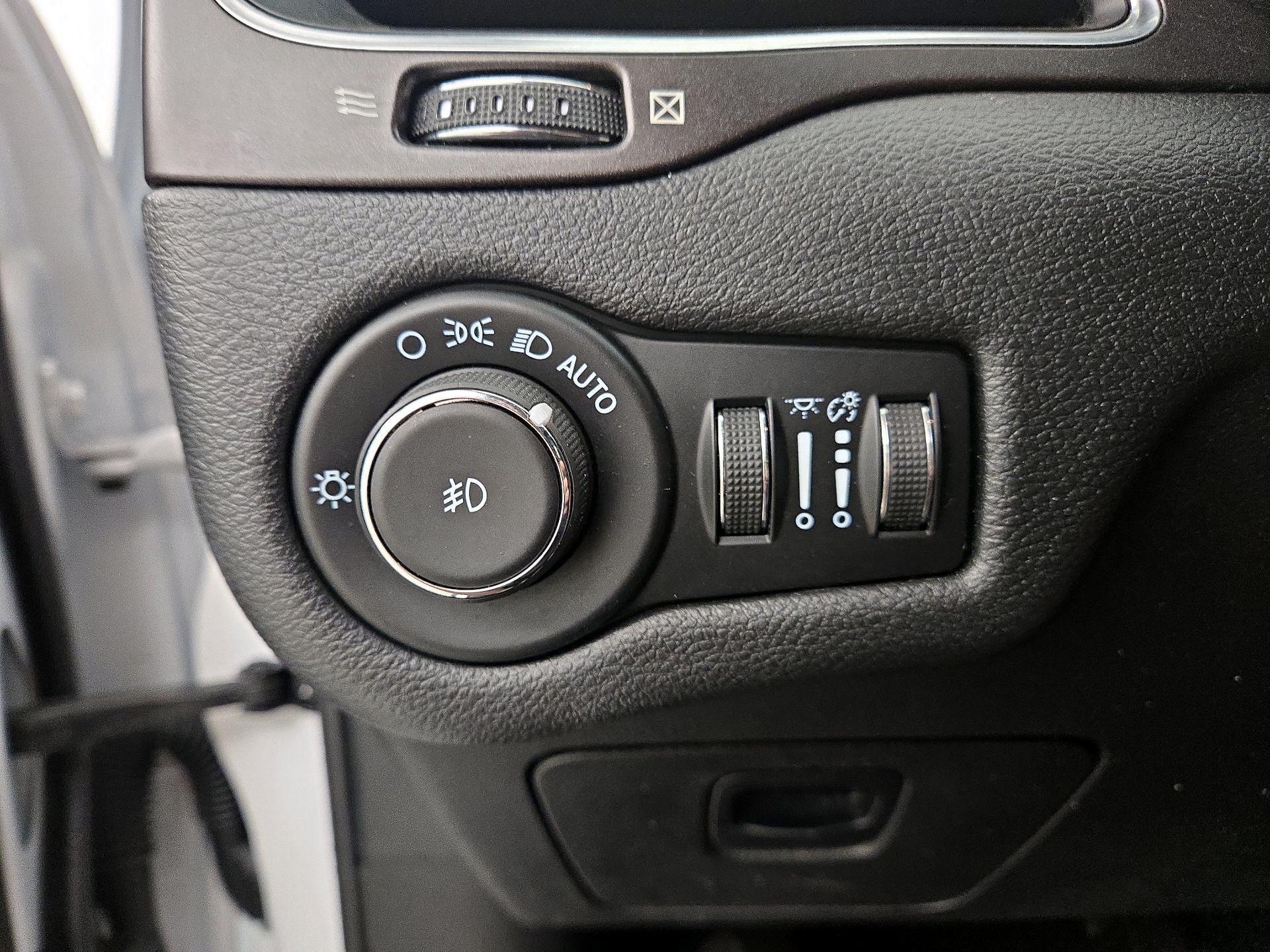 Thumbnail: 2021 Jeep Cherokee - 13