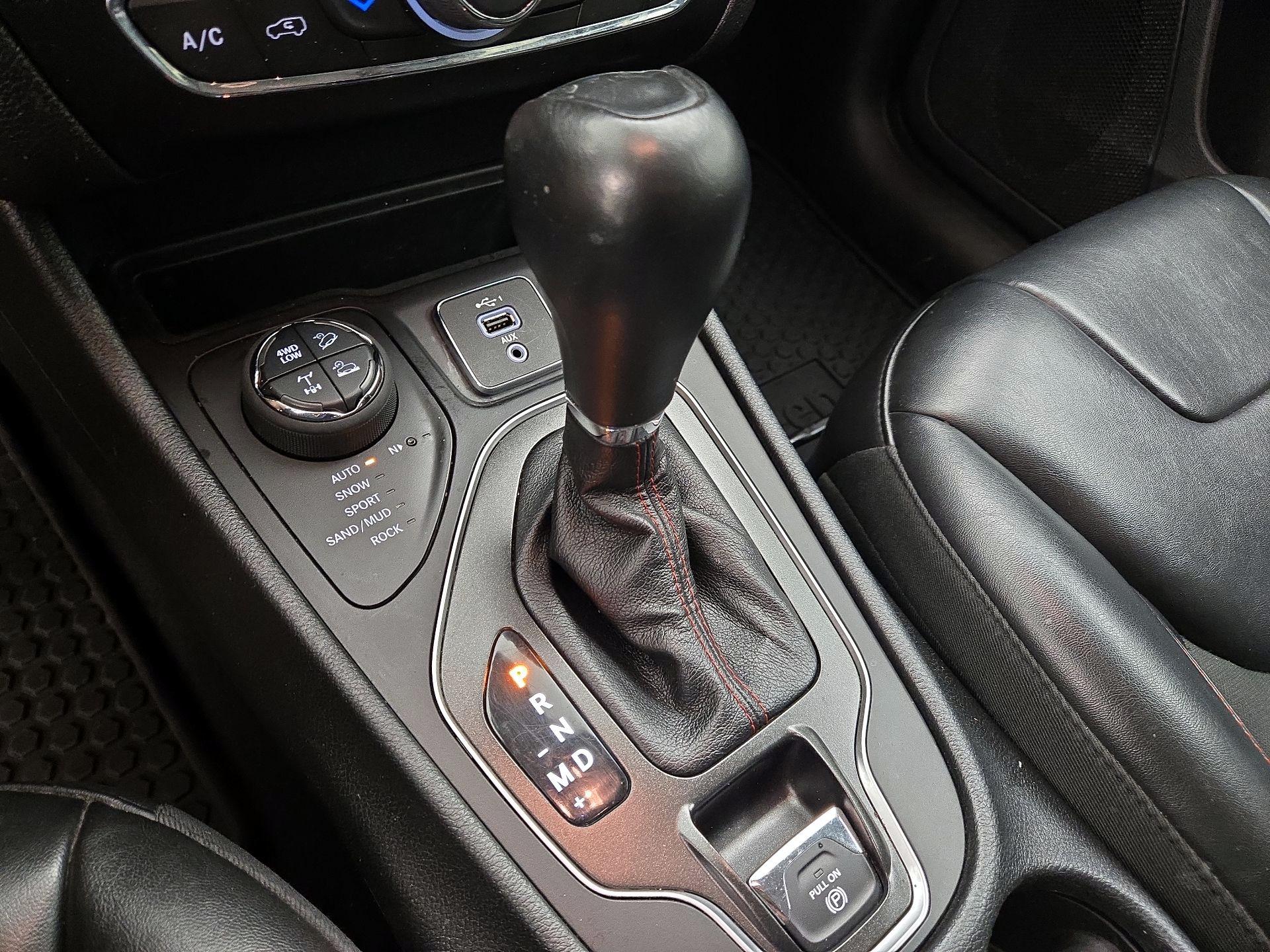 Thumbnail: 2021 Jeep Cherokee - 17