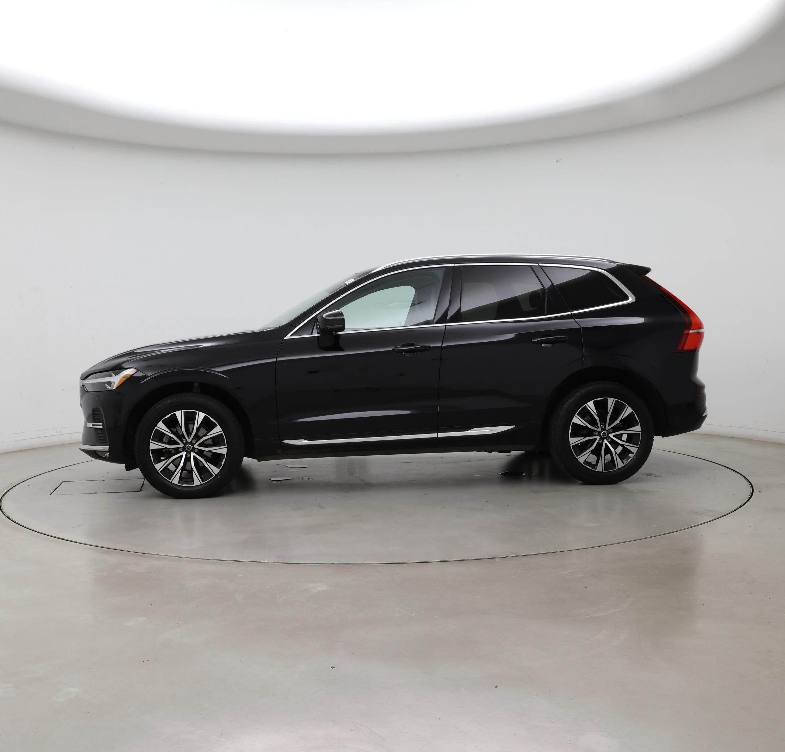 Thumbnail: 2023 Volvo XC60 - 3