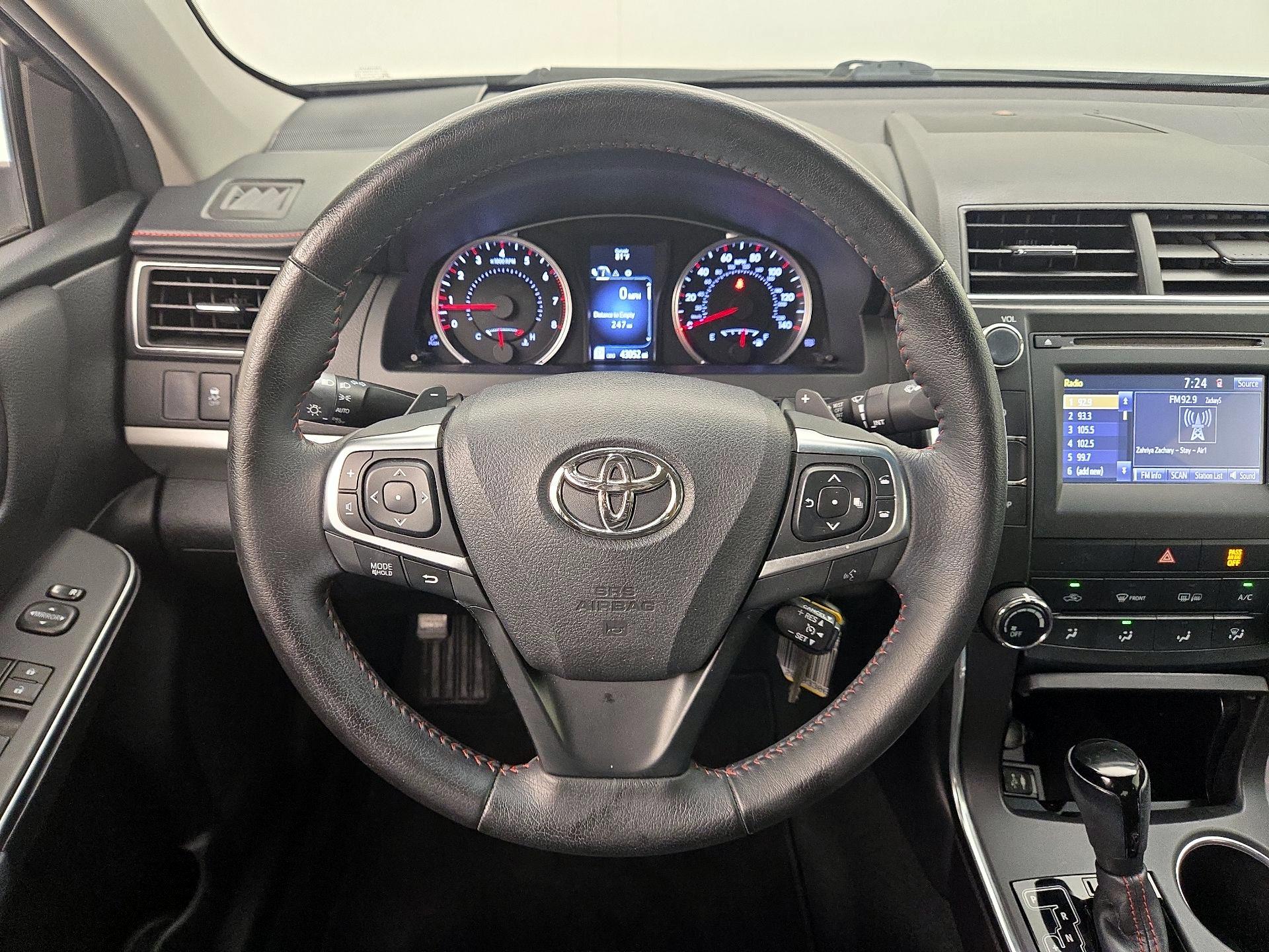 Thumbnail: 2015 Toyota Camry - 10