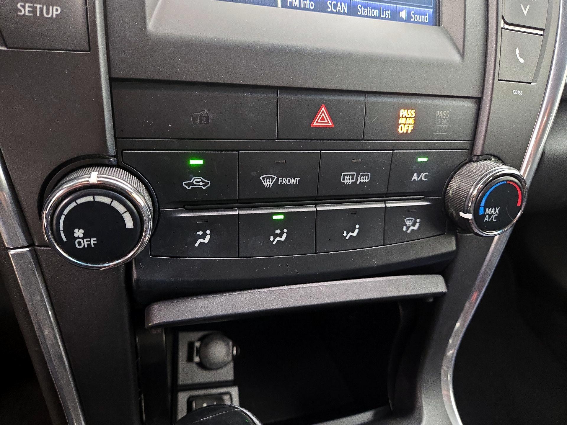 Thumbnail: 2015 Toyota Camry - 16