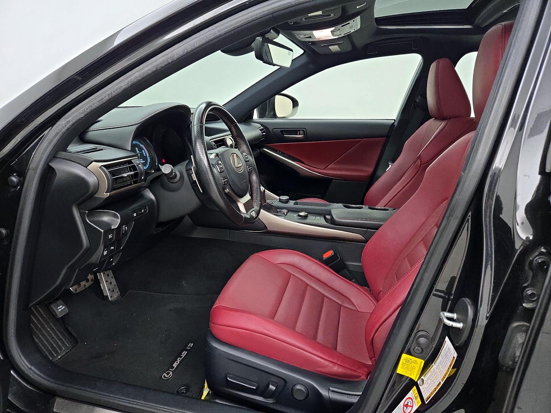 Thumbnail: 2019 Lexus IS - 11