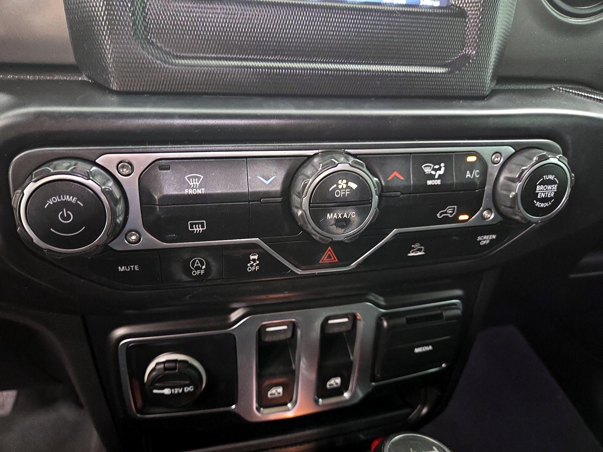 Thumbnail: 2022 Jeep Wrangler - 16