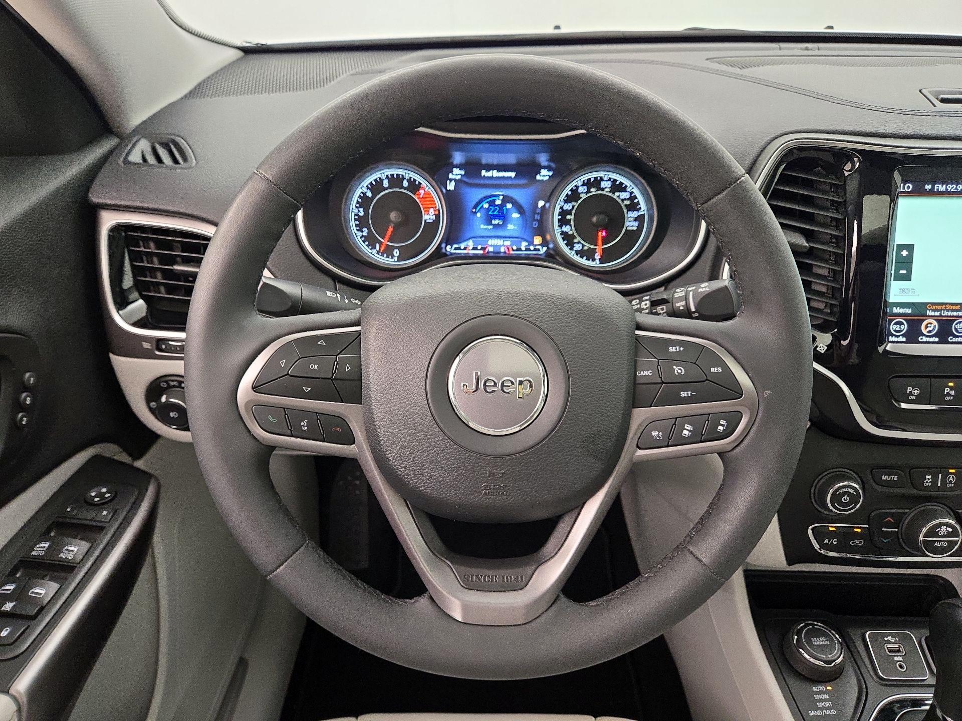 Thumbnail: 2021 Jeep Cherokee - 10