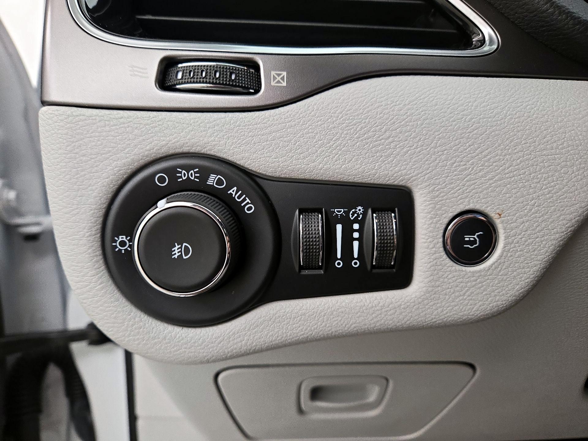 Thumbnail: 2021 Jeep Cherokee - 13
