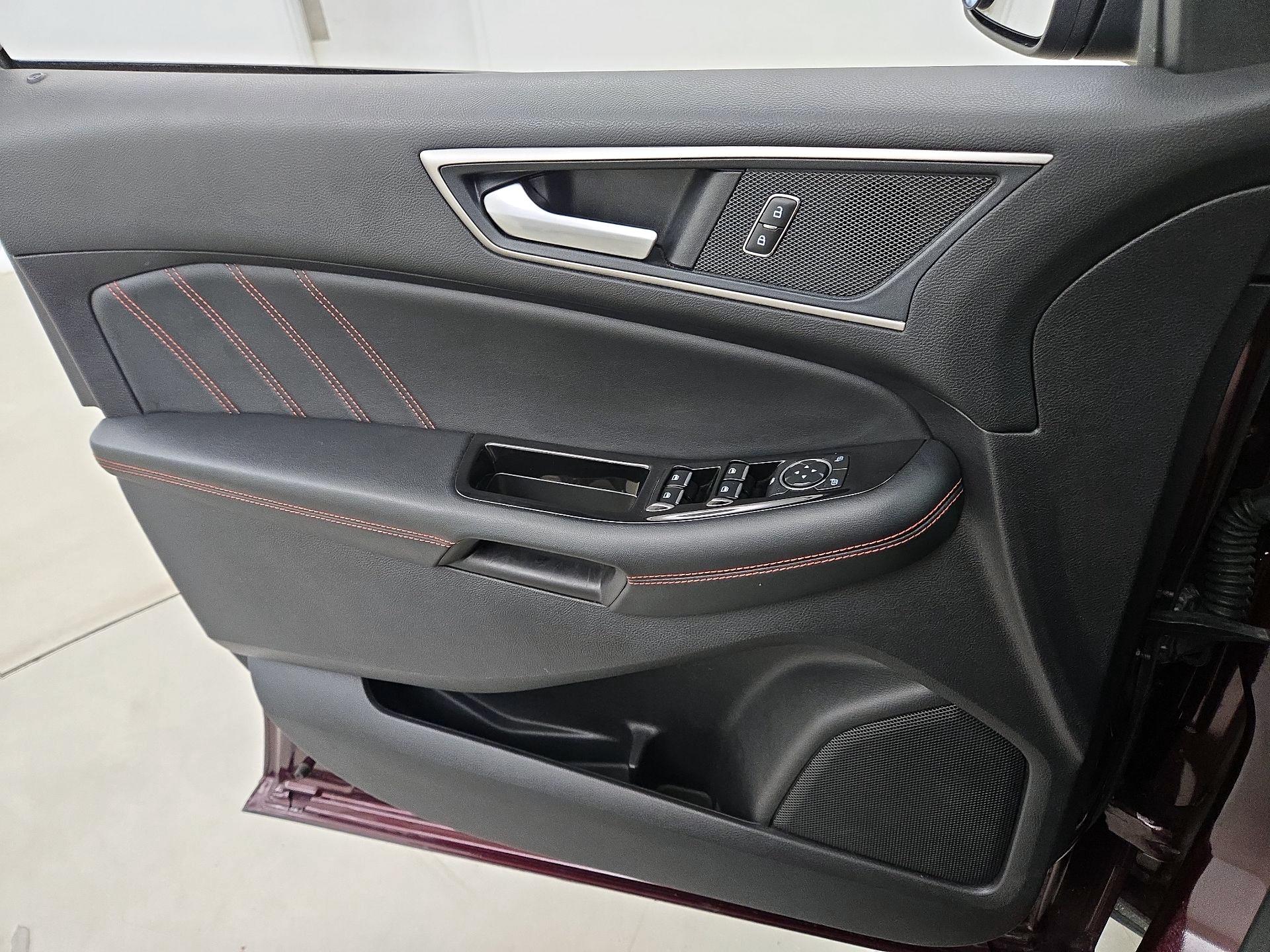 Thumbnail: 2020 Ford Edge - 12