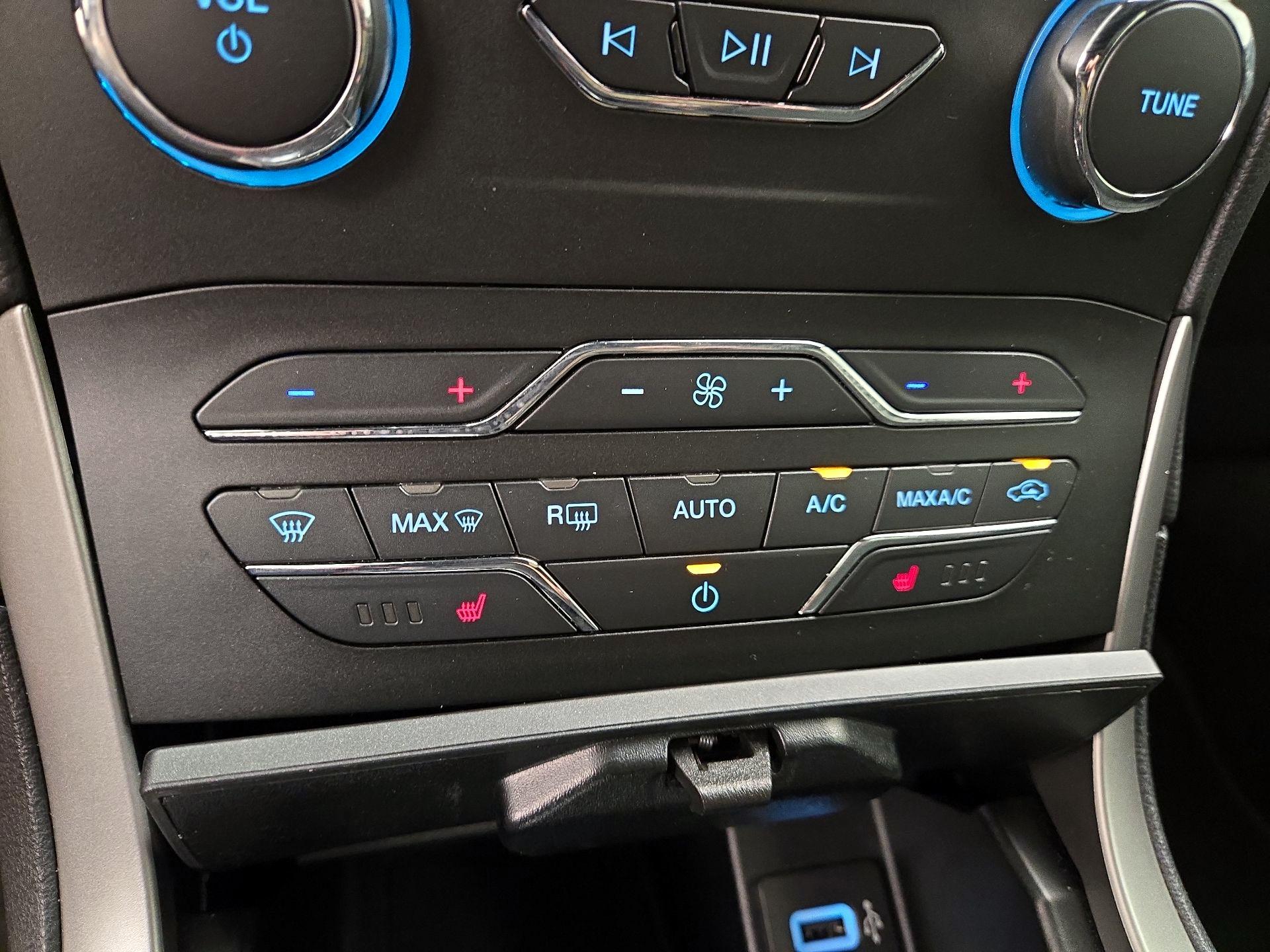 Thumbnail: 2020 Ford Edge - 17