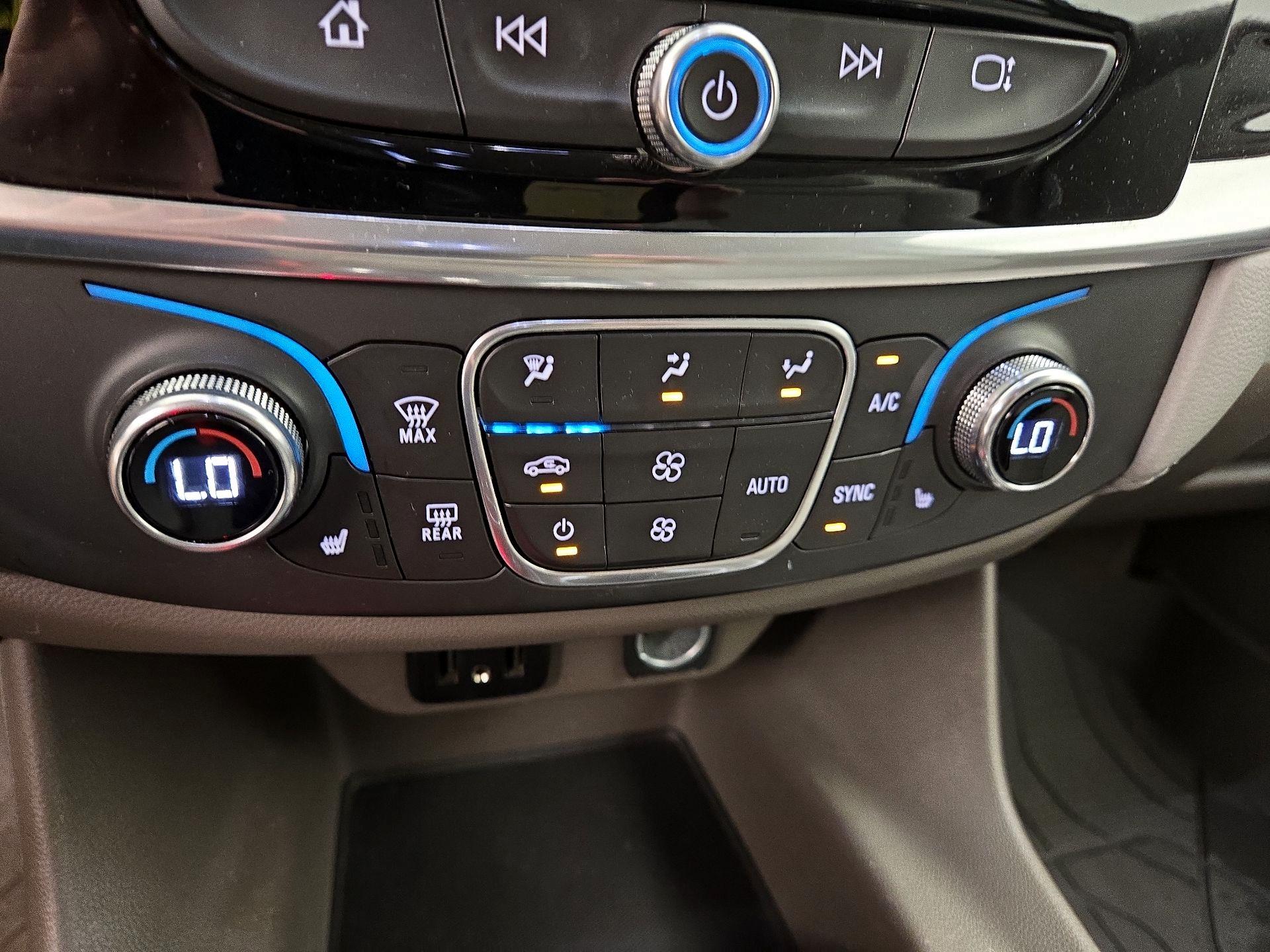Thumbnail: 2020 Chevrolet Traverse - 16