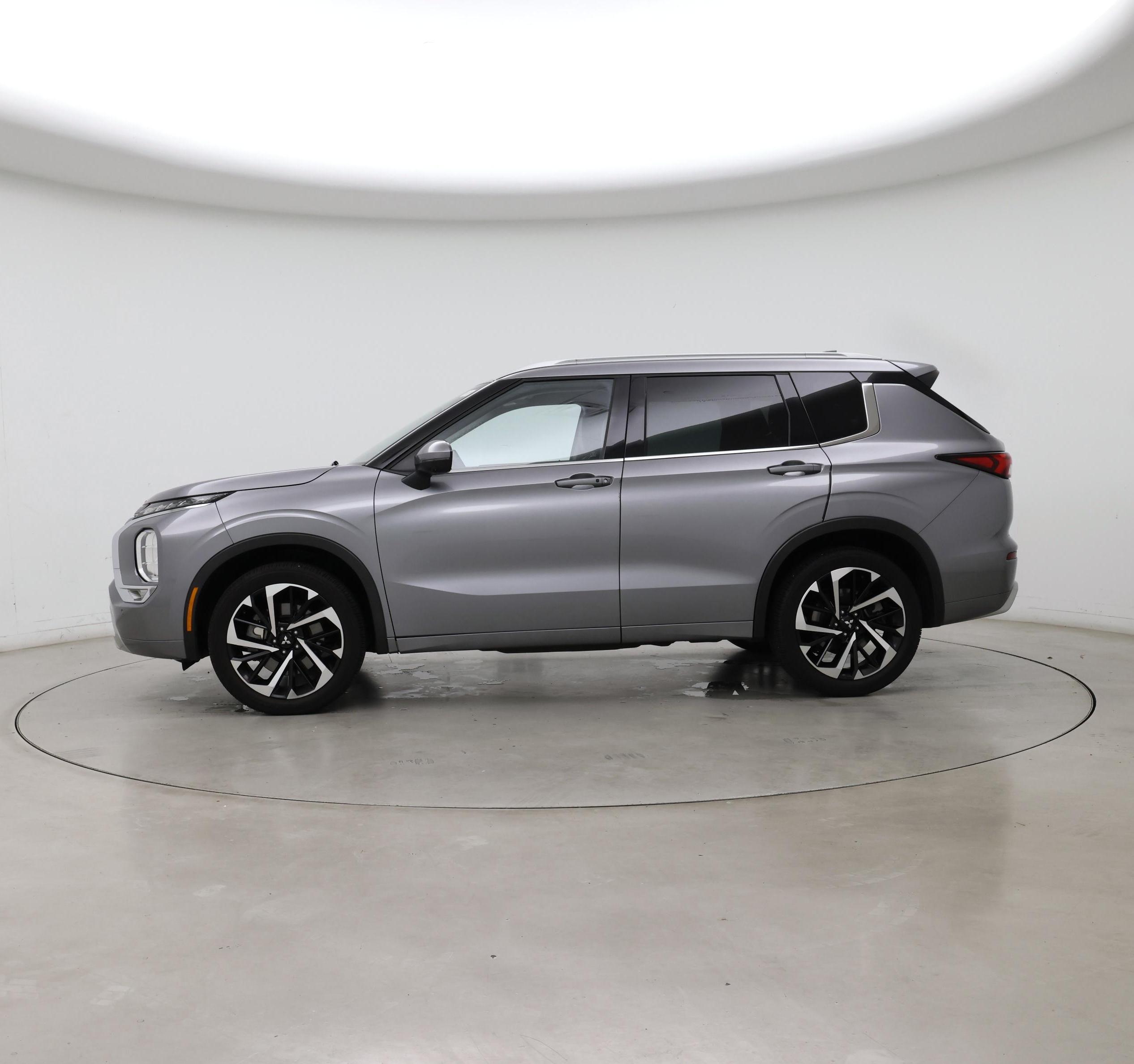 Thumbnail: 2022 Mitsubishi Outlander - 3
