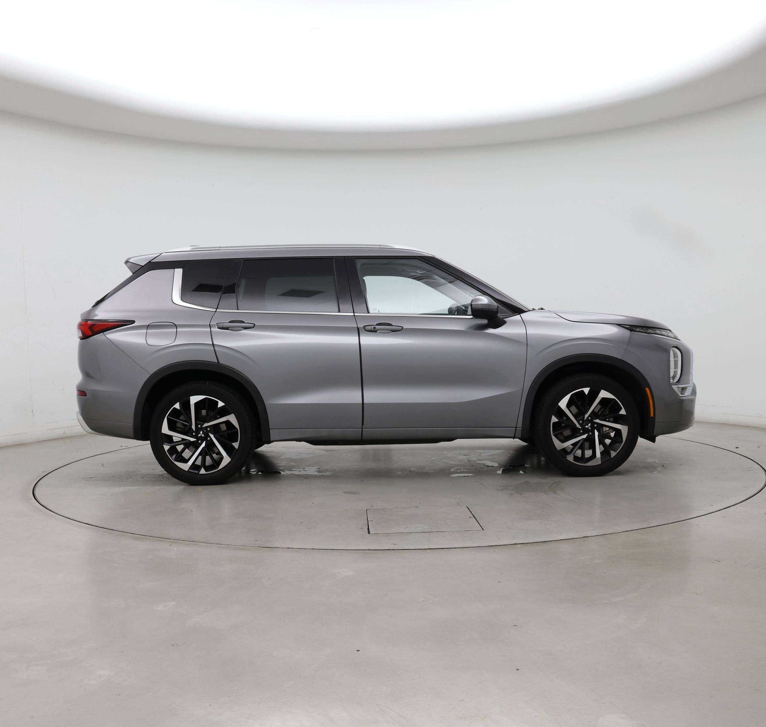 Thumbnail: 2022 Mitsubishi Outlander - 7