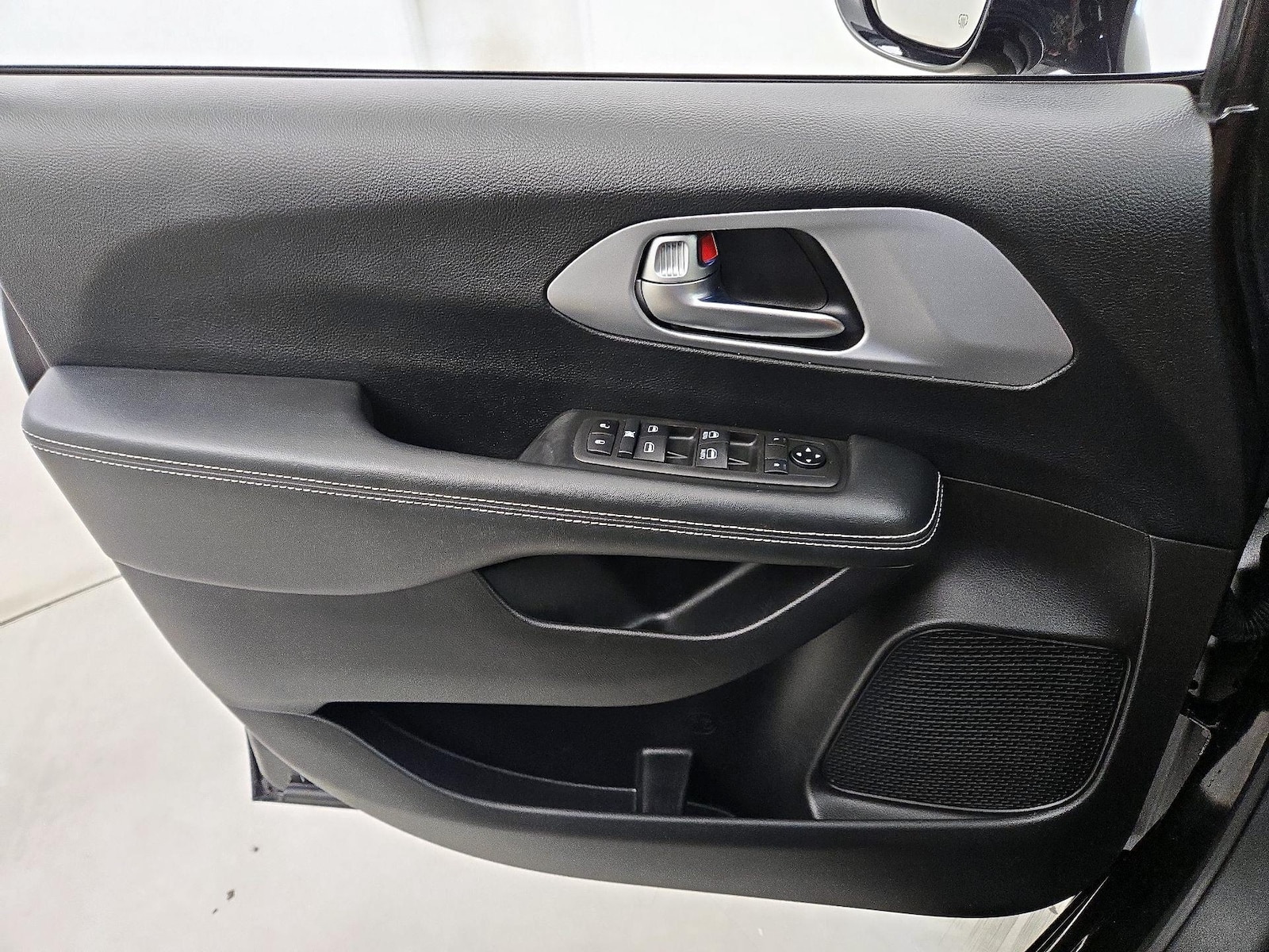 2021 Chrysler Pacifica Touring - Photo 13
