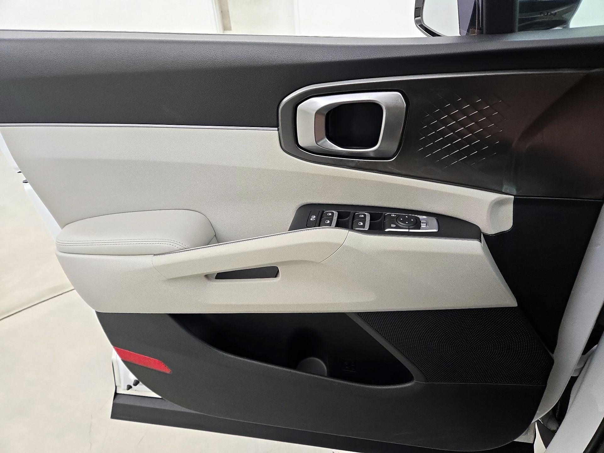 Thumbnail: 2023 Kia Sorento - 12