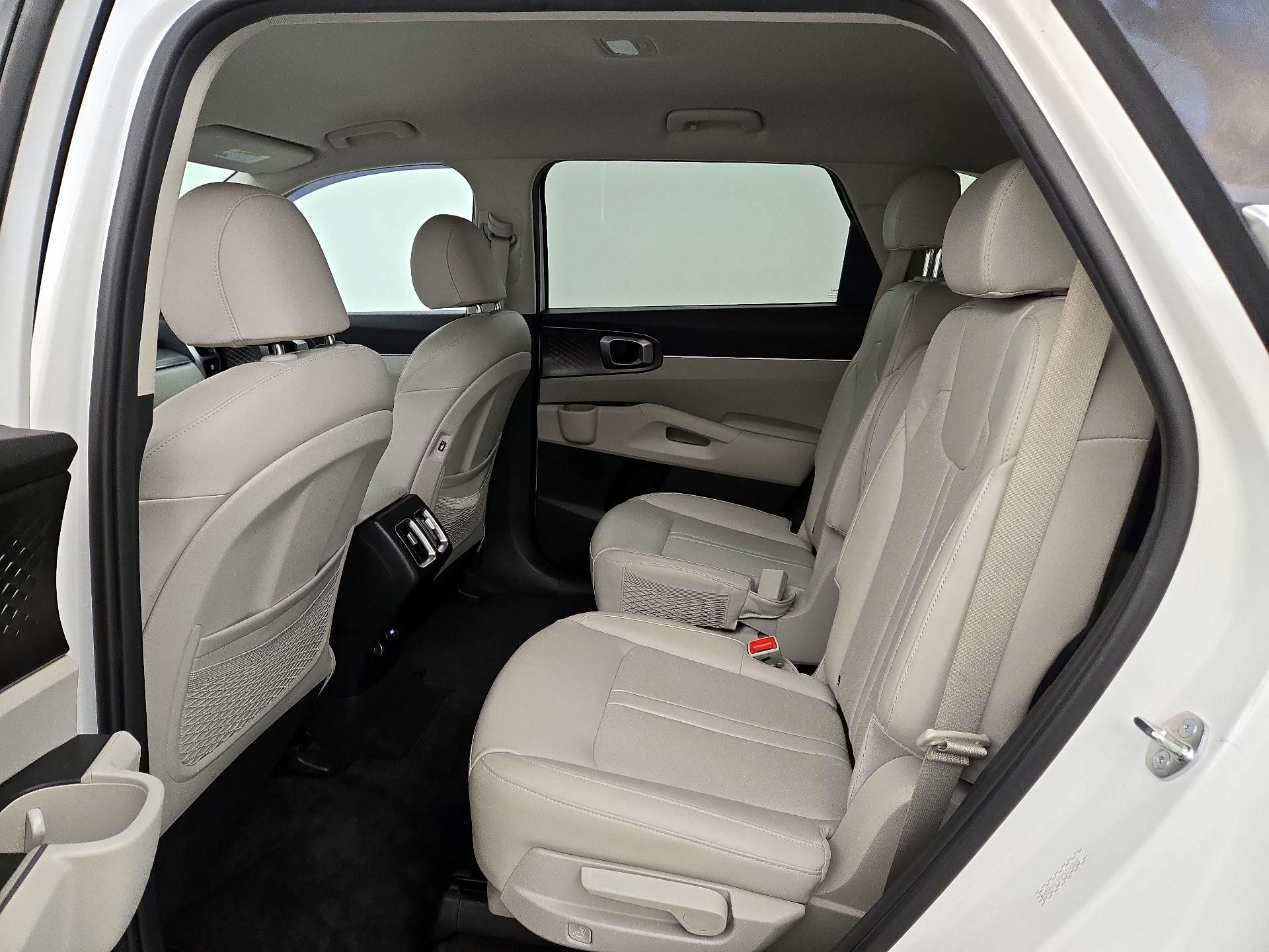 Thumbnail: 2023 Kia Sorento - 20
