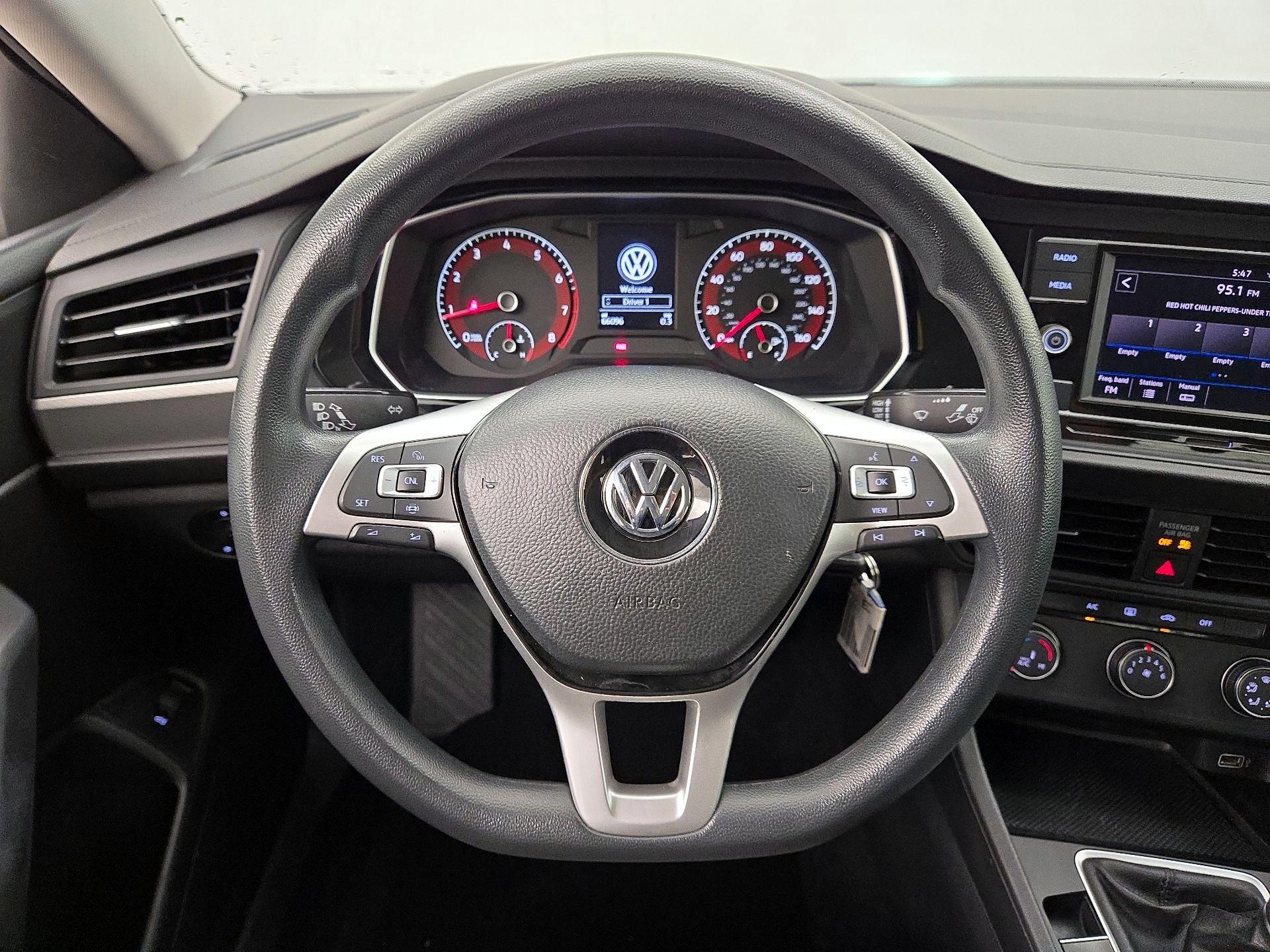 Thumbnail: 2019 Volkswagen Jetta - 10