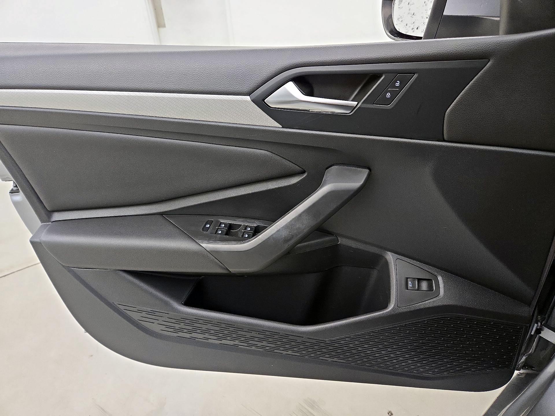 Thumbnail: 2019 Volkswagen Jetta - 12