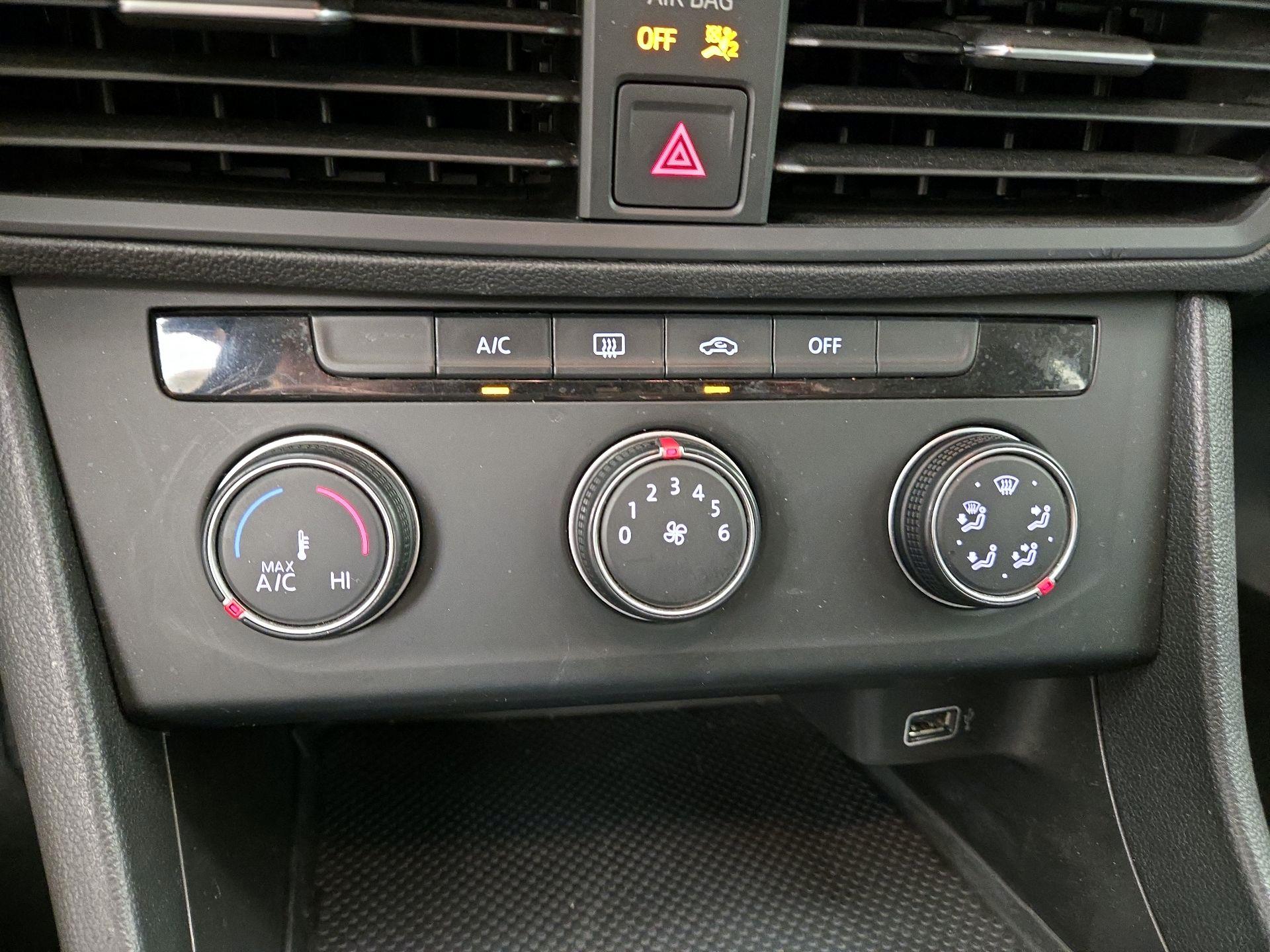 Thumbnail: 2019 Volkswagen Jetta - 16