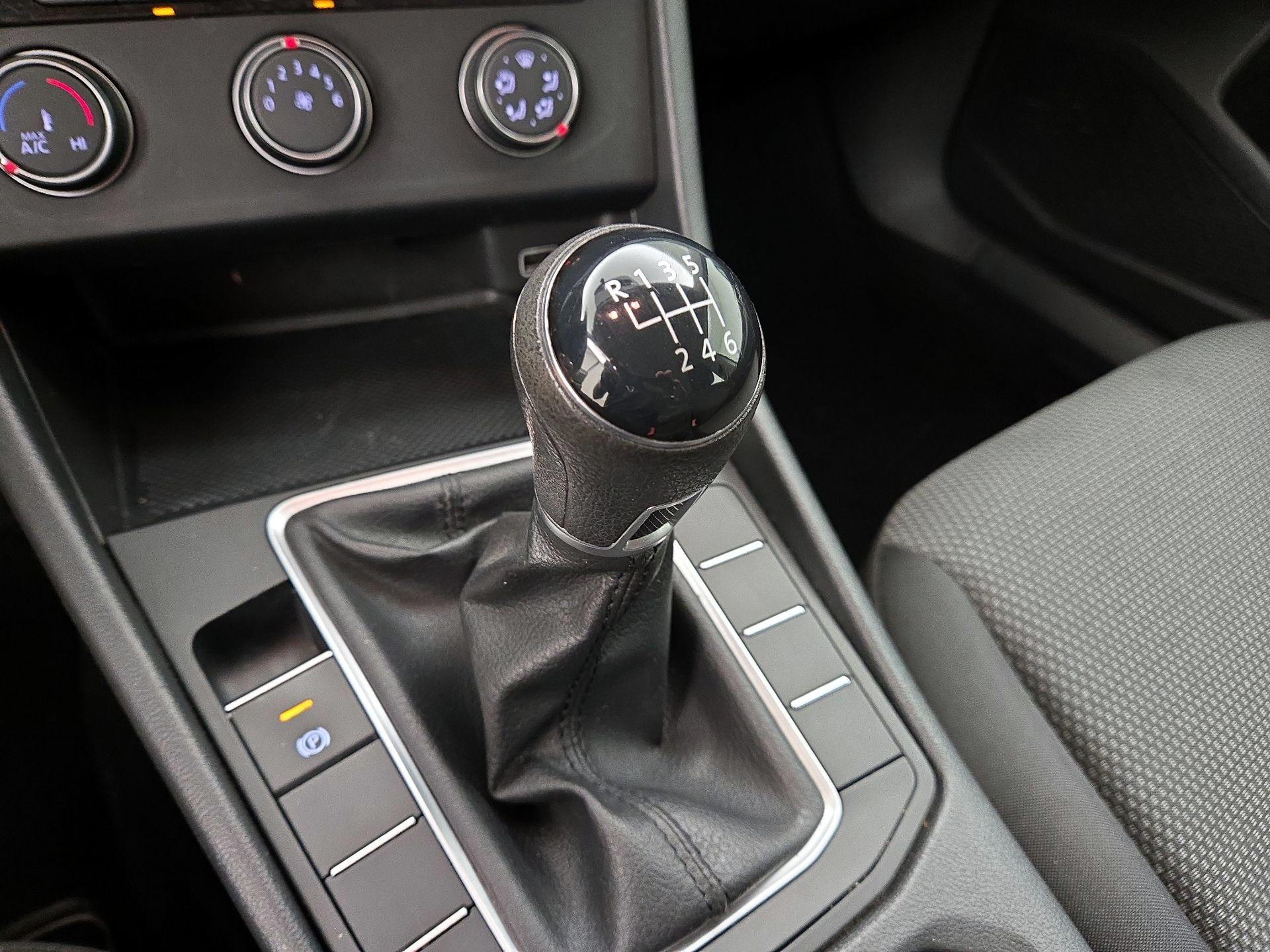 Thumbnail: 2019 Volkswagen Jetta - 17