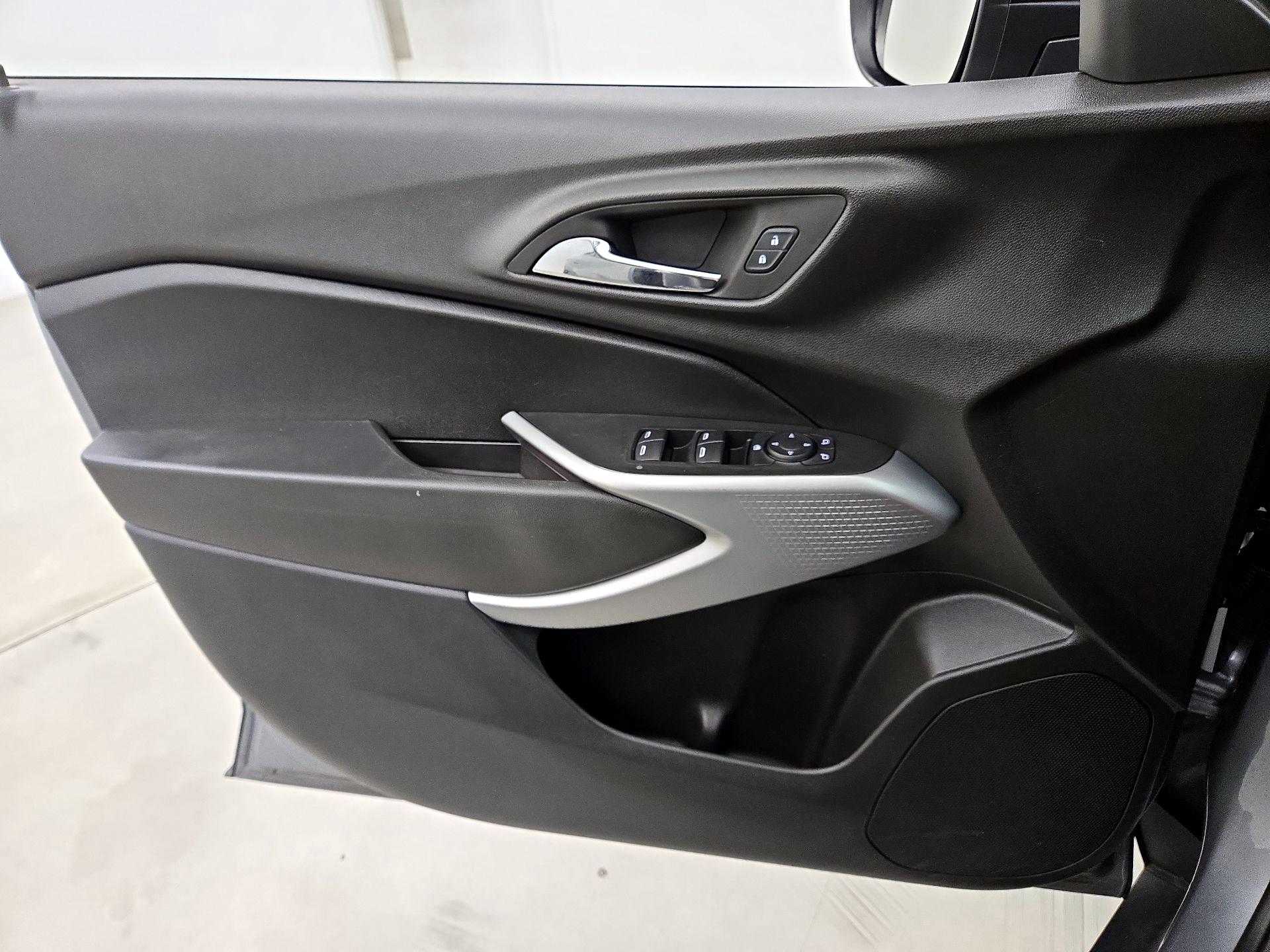 Thumbnail: 2024 Chevrolet Trax - 12