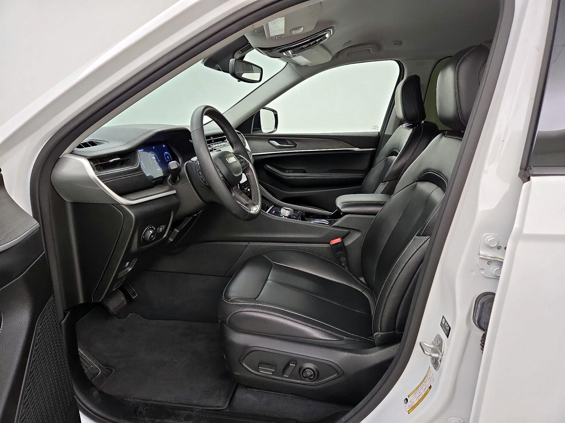 Thumbnail: 2023 Jeep Grand Cherokee - 11
