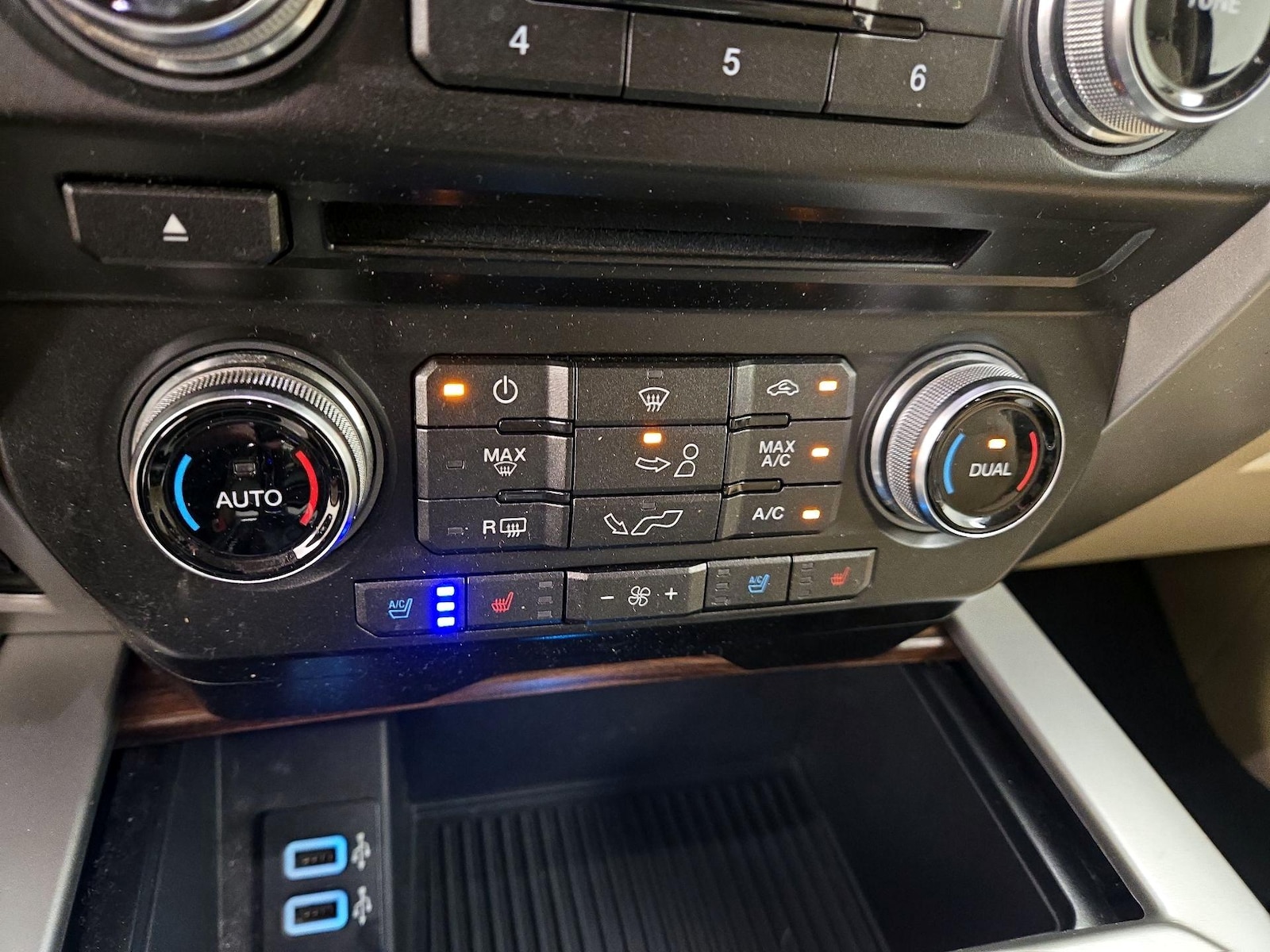 2017 Ford F-150 Lariat - Photo 18