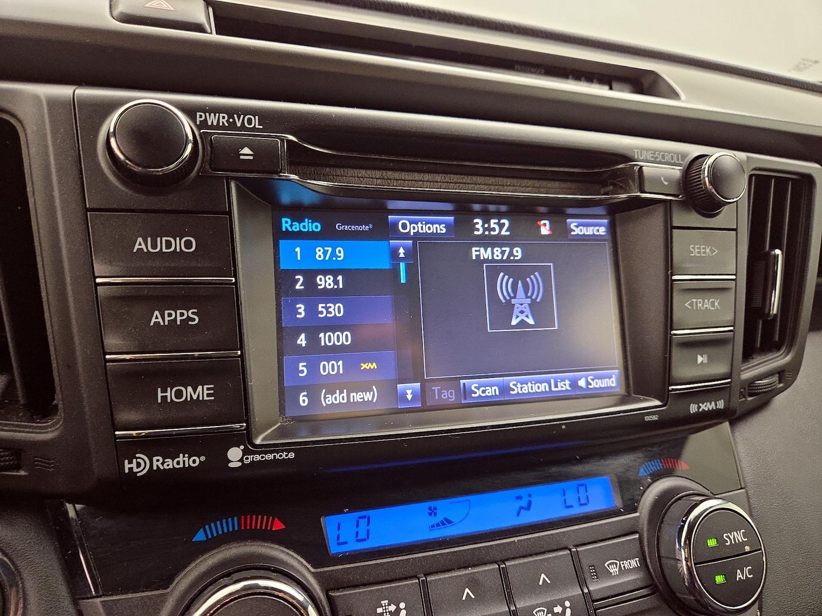 2017 Toyota RAV4 SE - Photo 16
