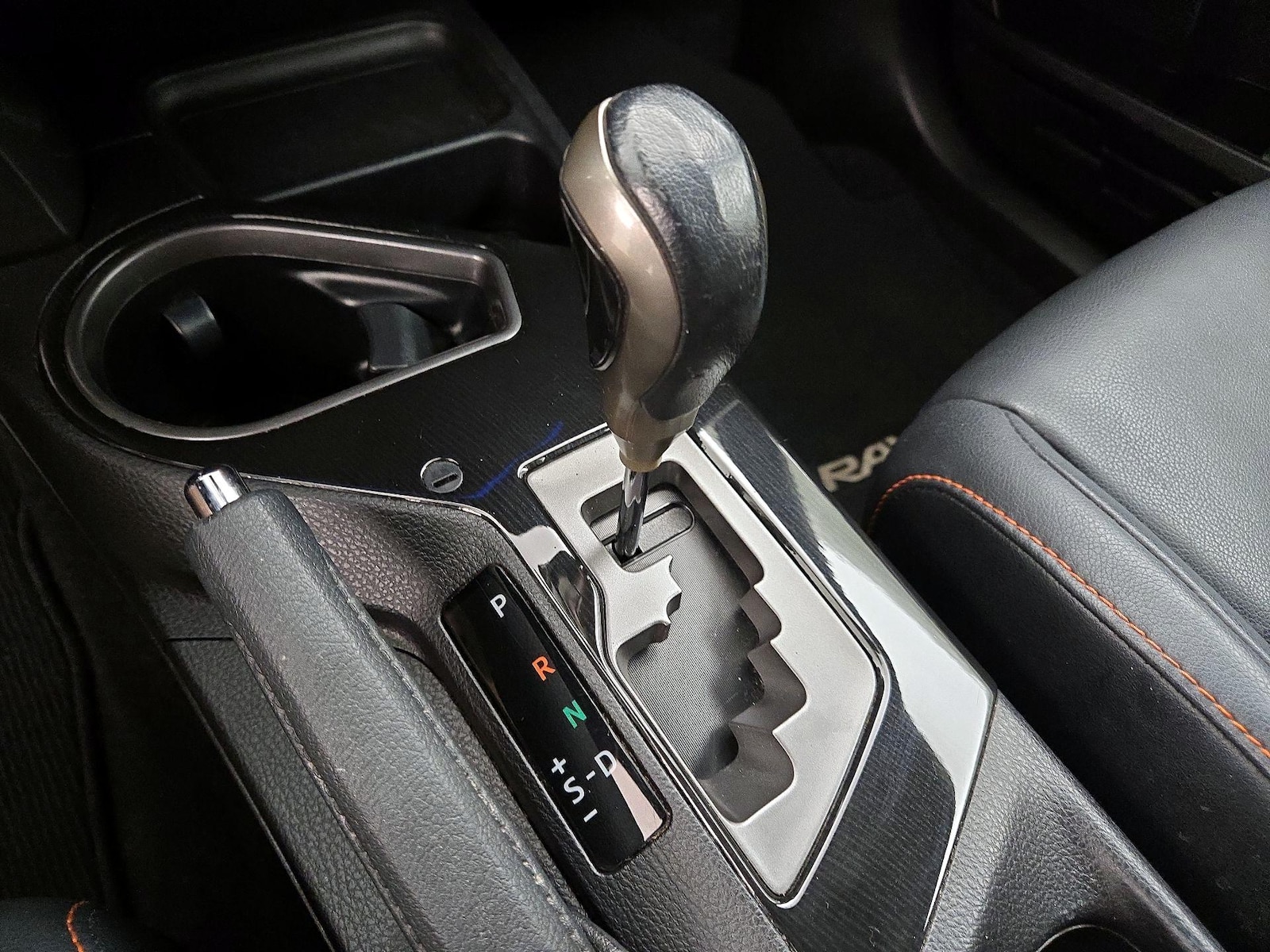 2017 Toyota RAV4 SE - Photo 18