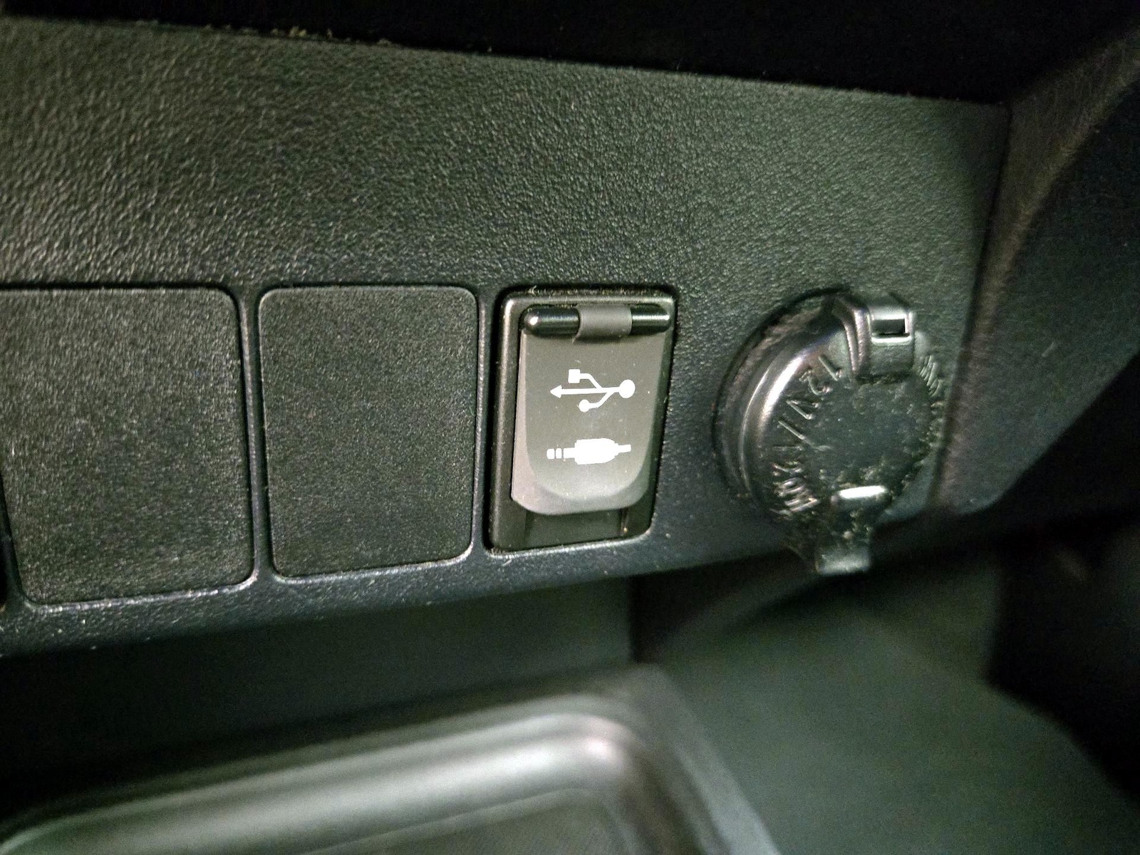 2017 Toyota RAV4 SE - Photo 19