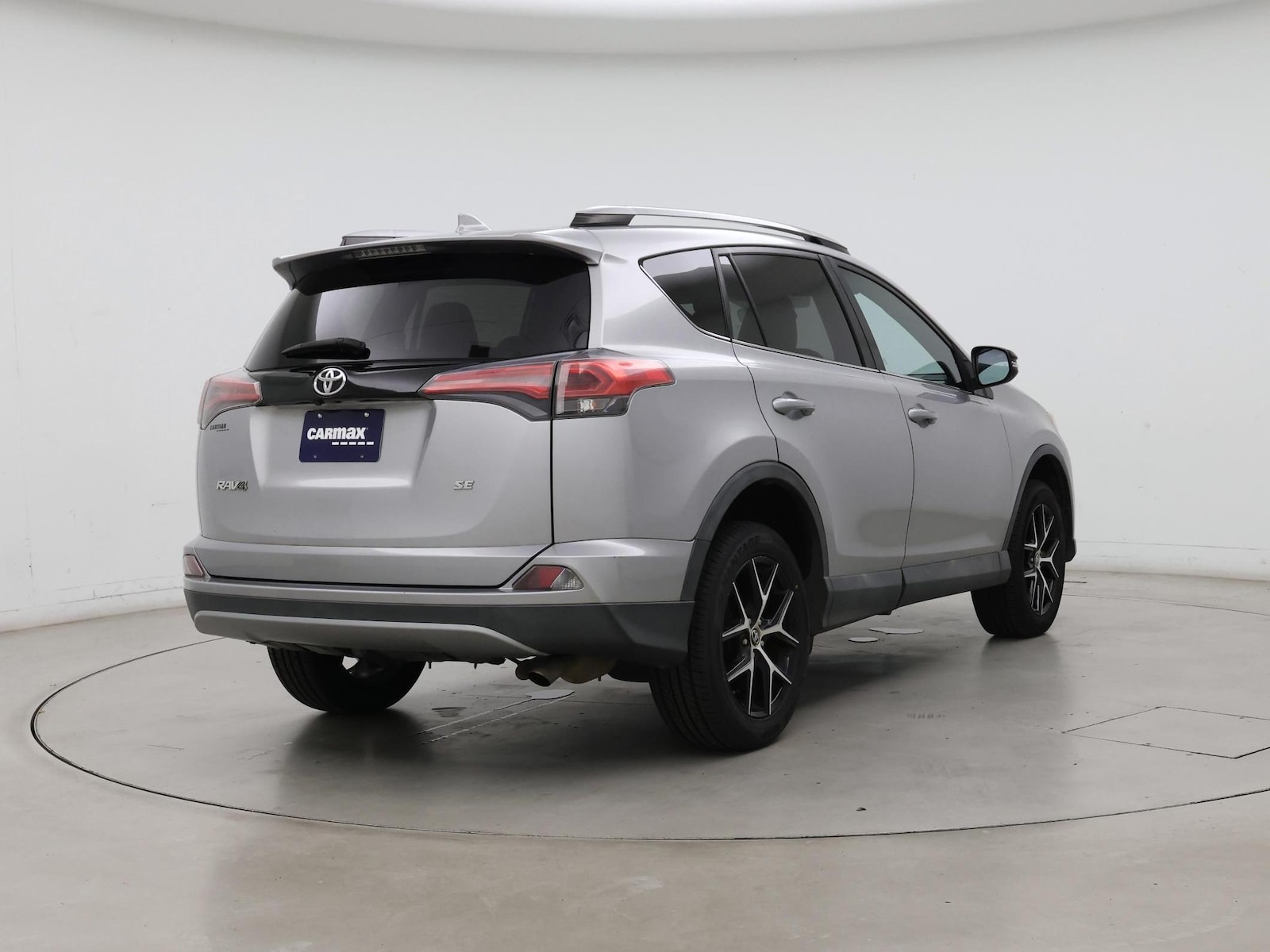 2017 Toyota RAV4 SE - Photo 9