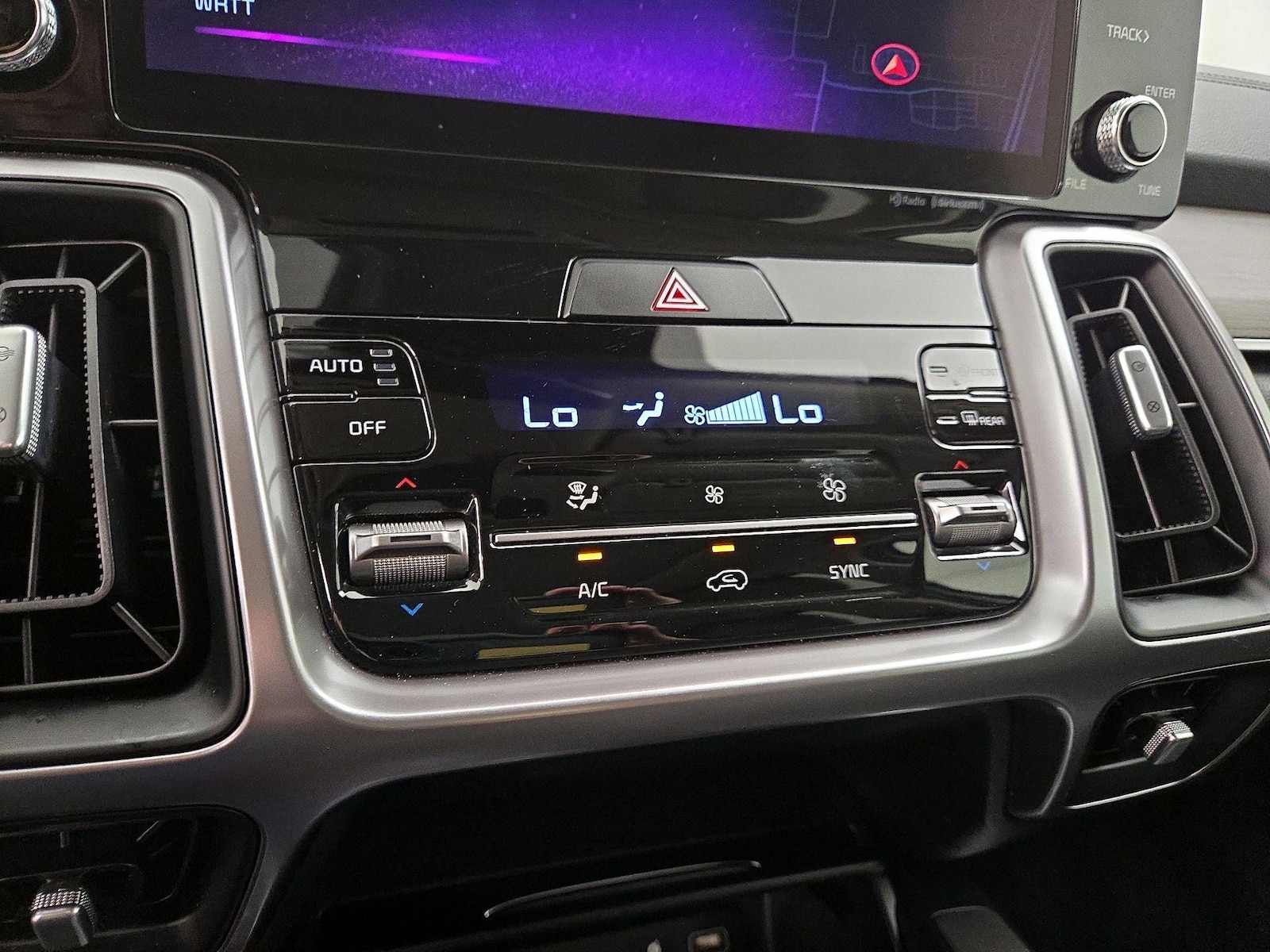2023 Kia Sorento X-Line EX - Photo 18