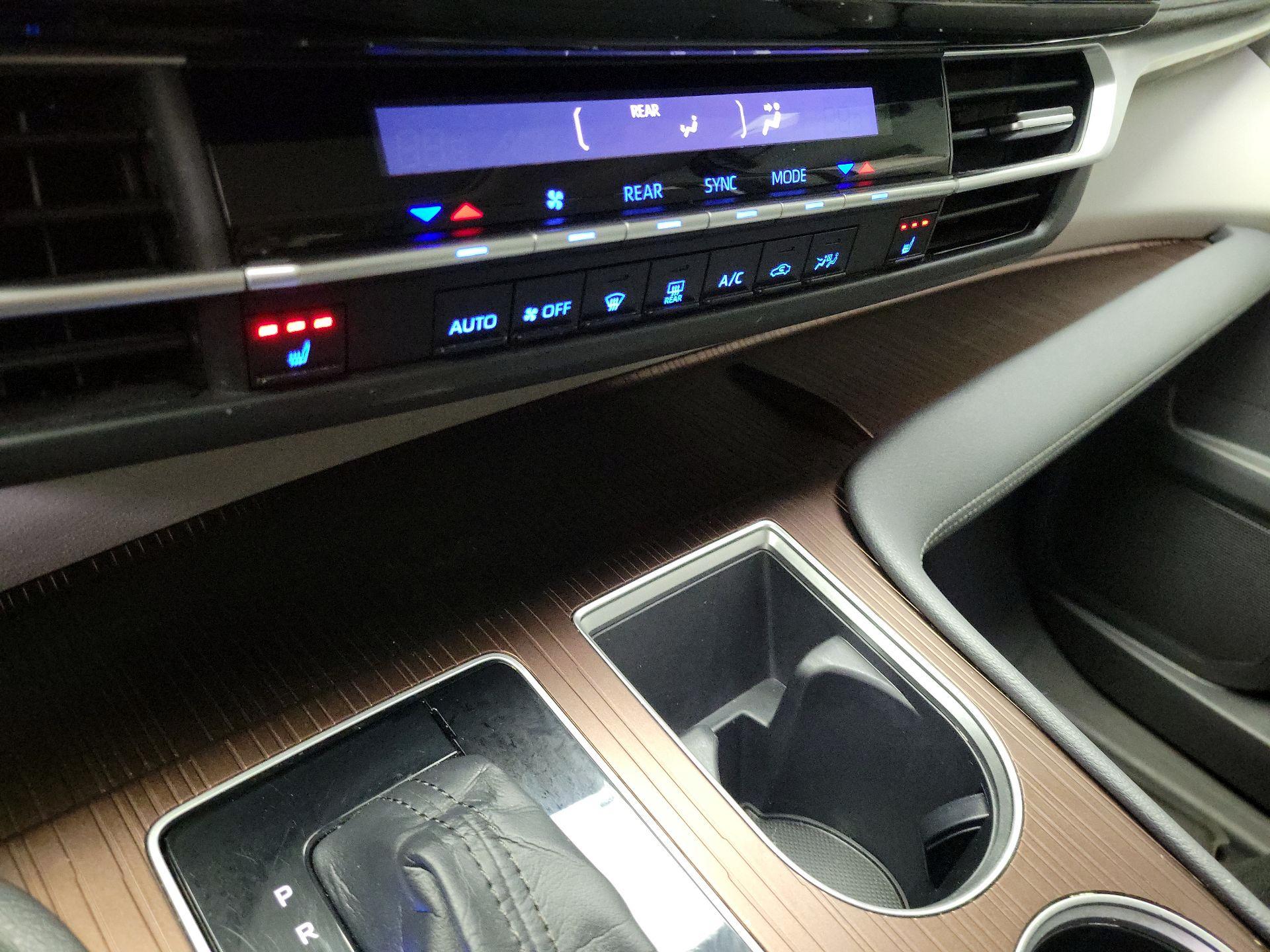 Thumbnail: 2022 Toyota Sienna - 16