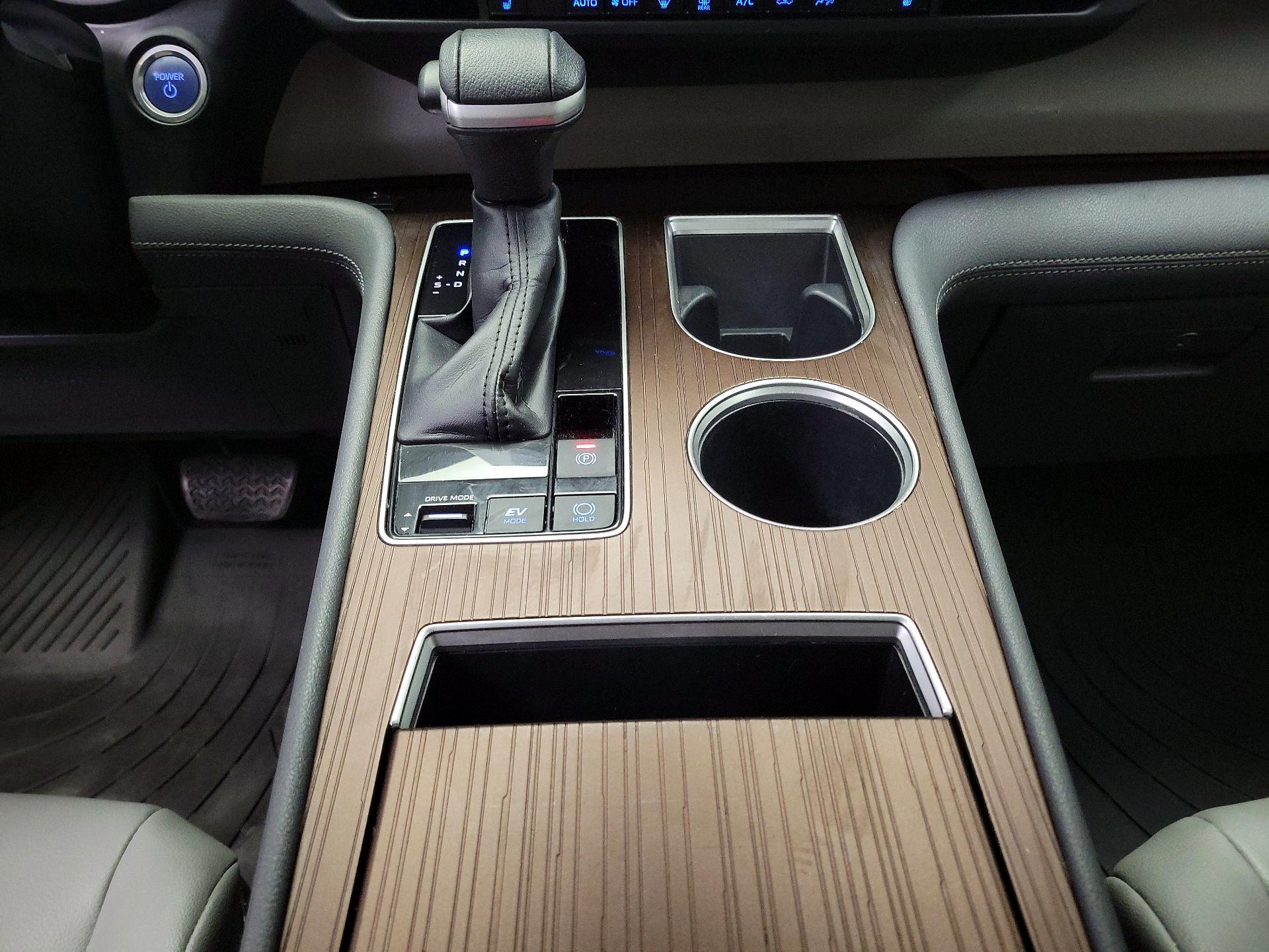 Thumbnail: 2022 Toyota Sienna - 17