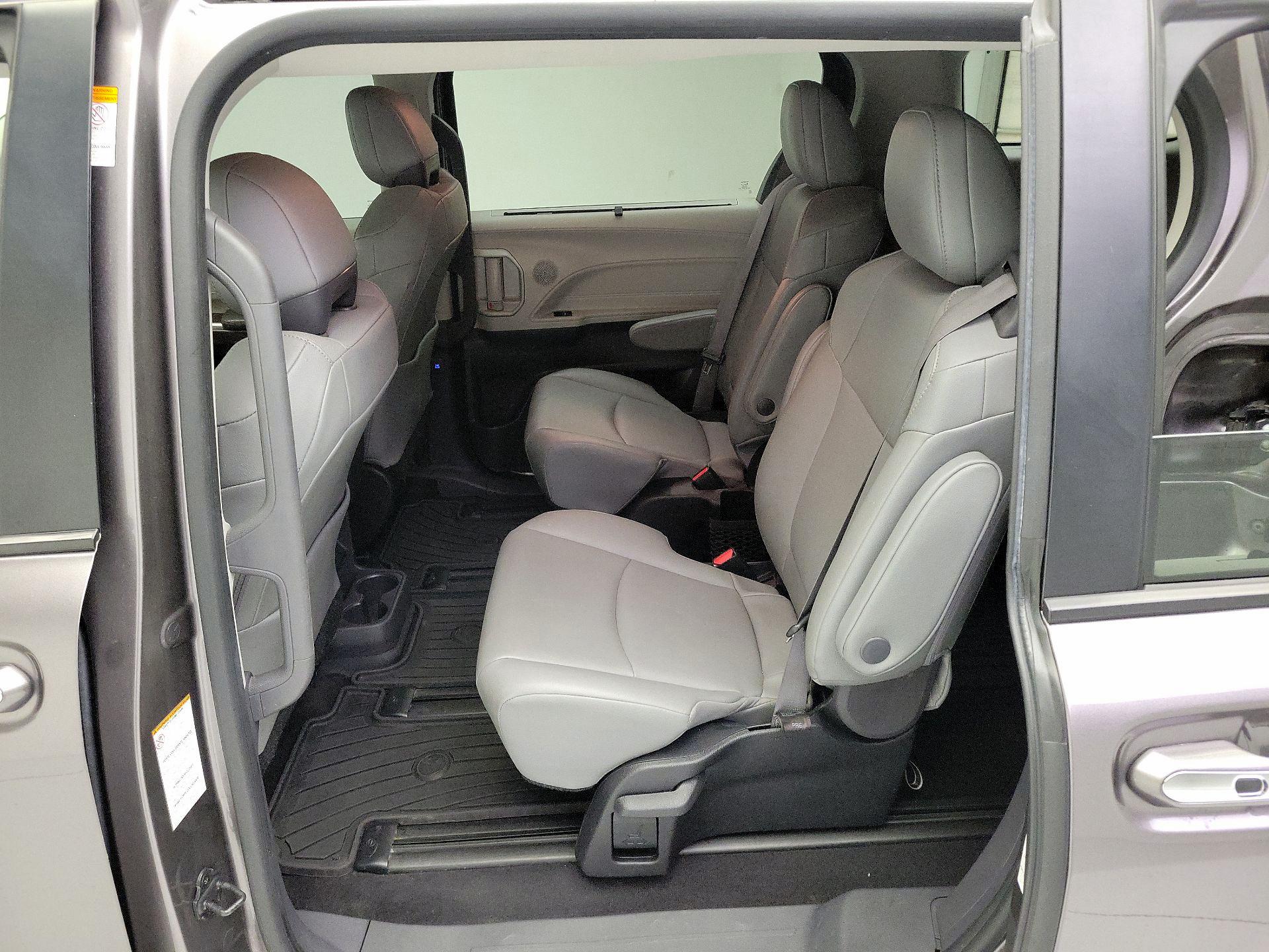 Thumbnail: 2022 Toyota Sienna - 20