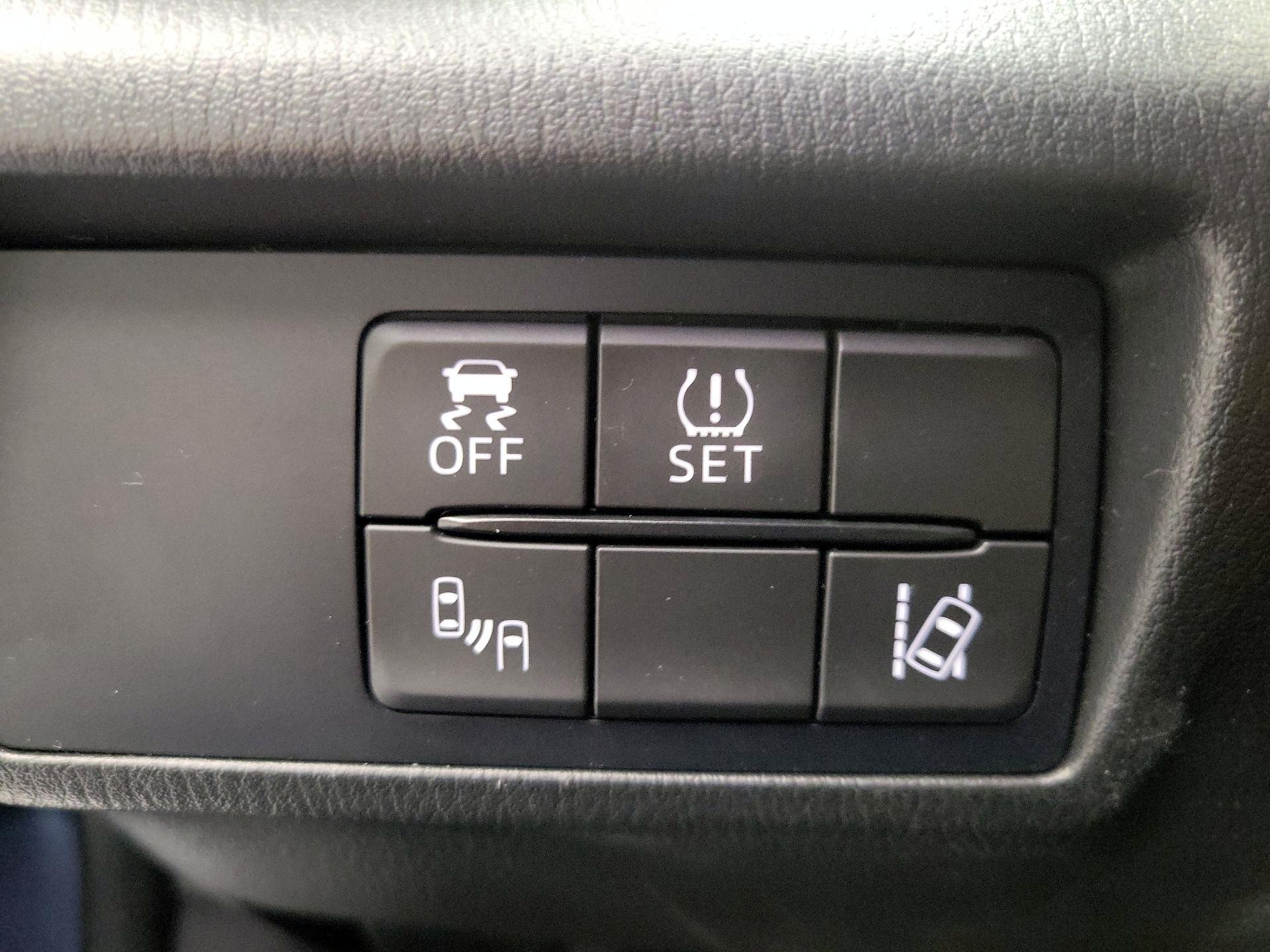 Thumbnail: 2016 Mazda MX-5 Miata - 13