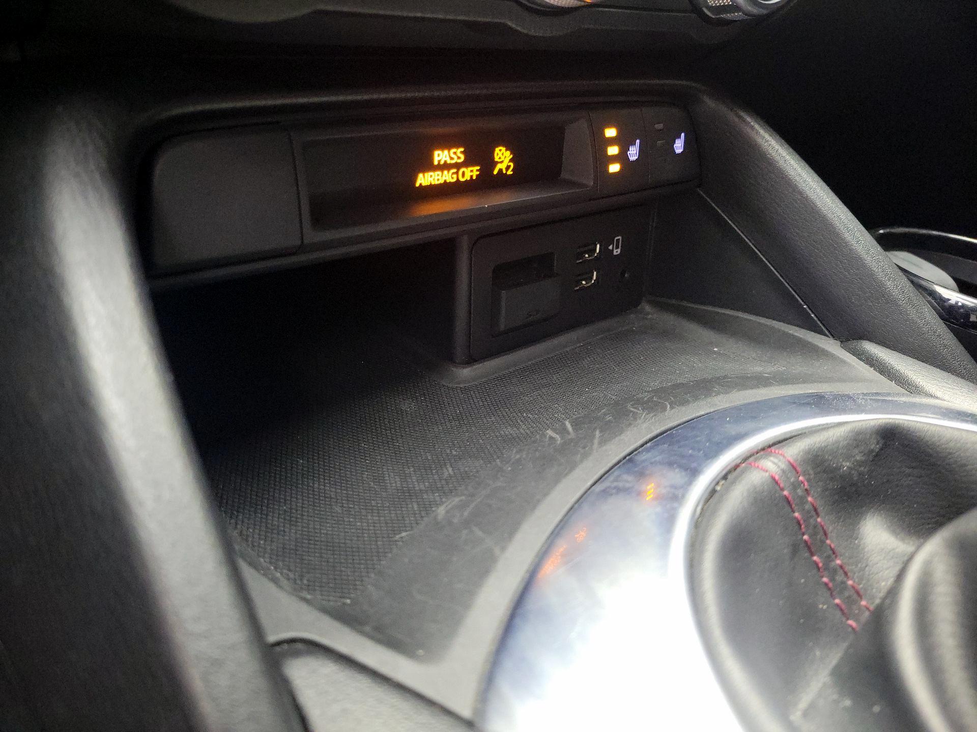 Thumbnail: 2016 Mazda MX-5 Miata - 18