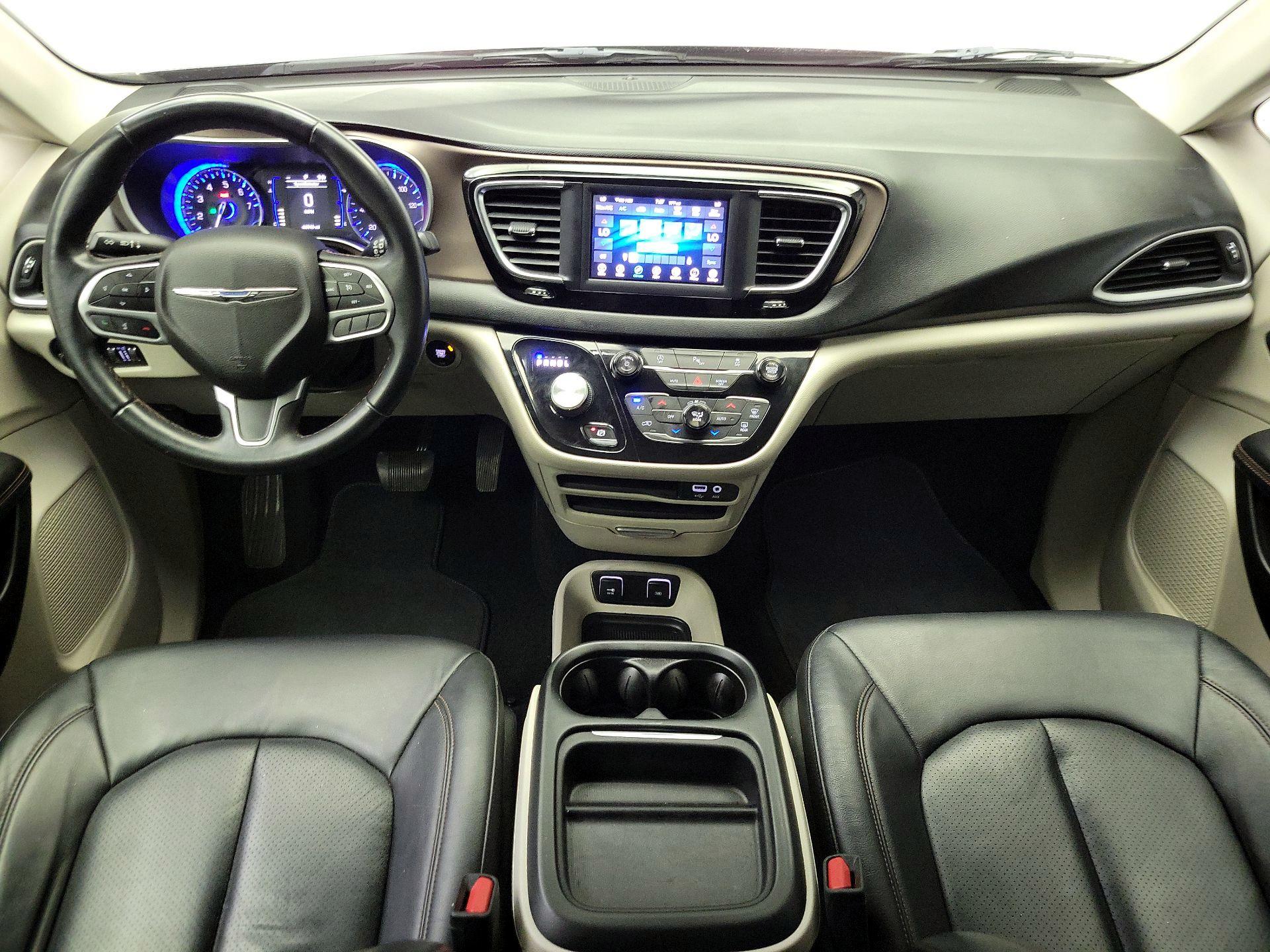 Thumbnail: 2018 Chrysler Pacifica - 9