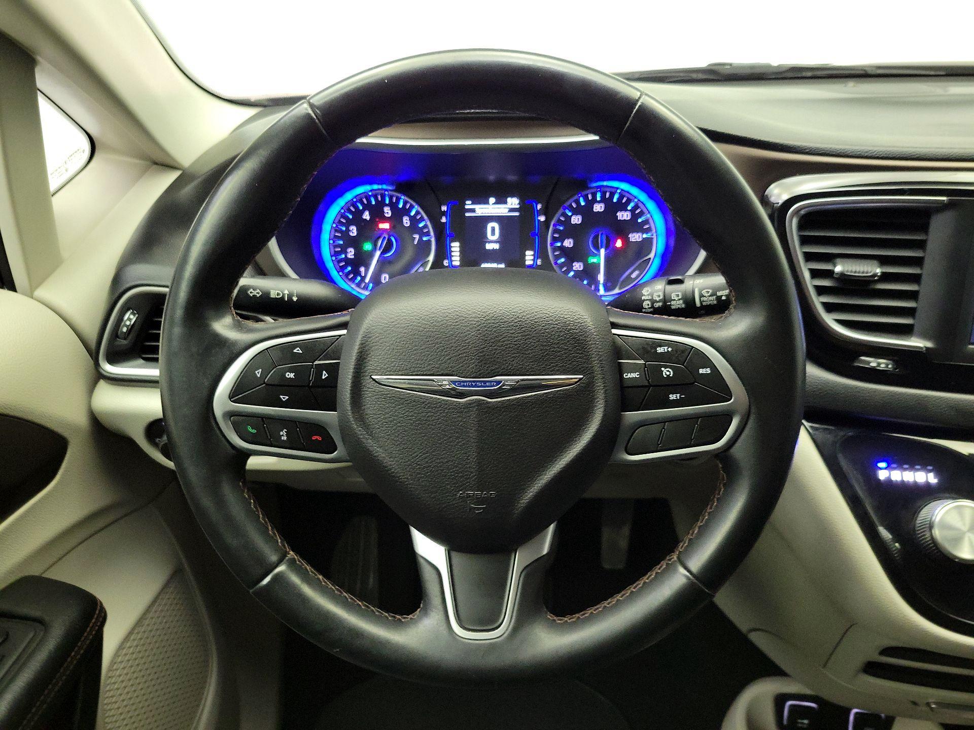 Thumbnail: 2018 Chrysler Pacifica - 10