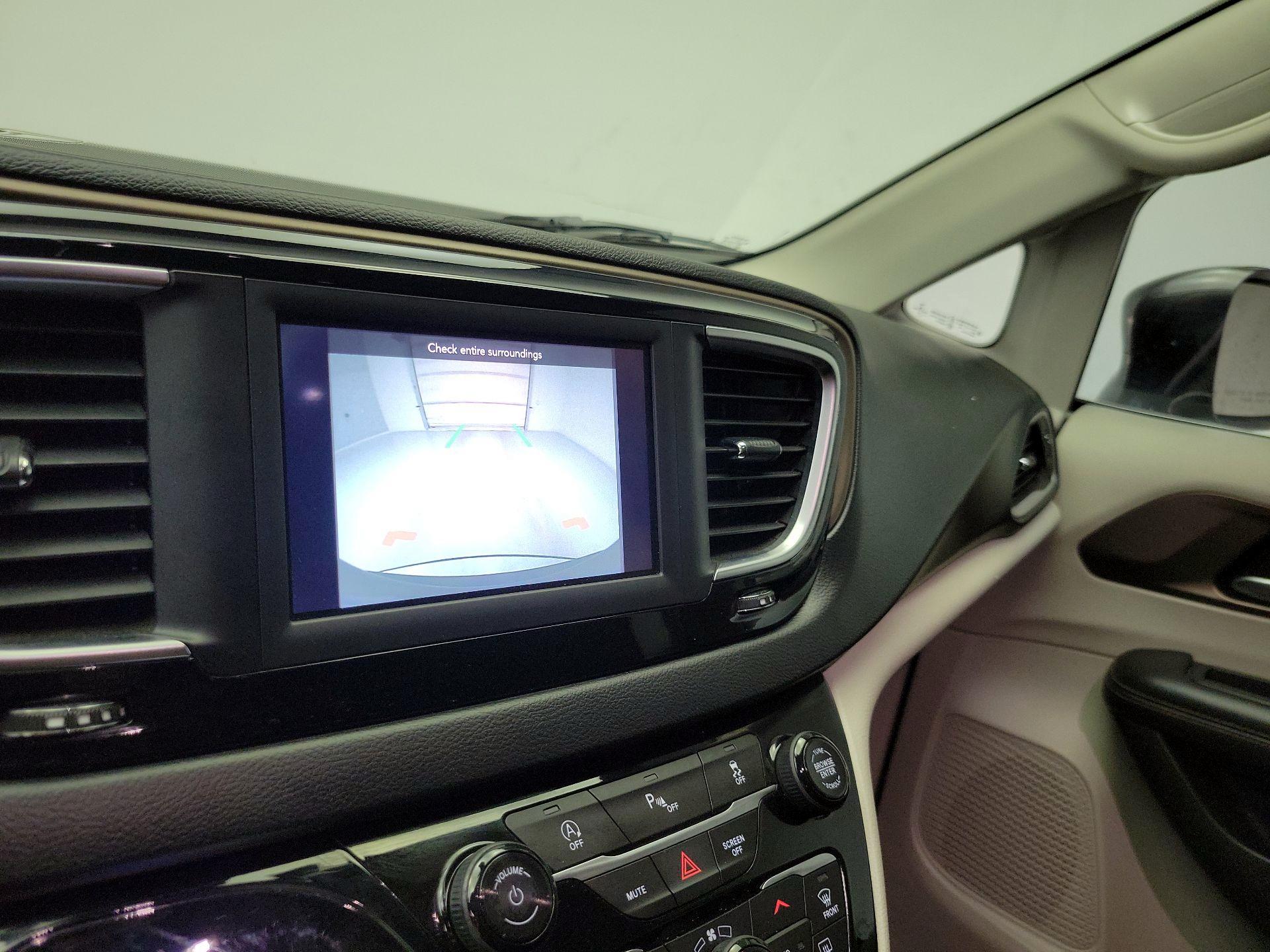 Thumbnail: 2018 Chrysler Pacifica - 14