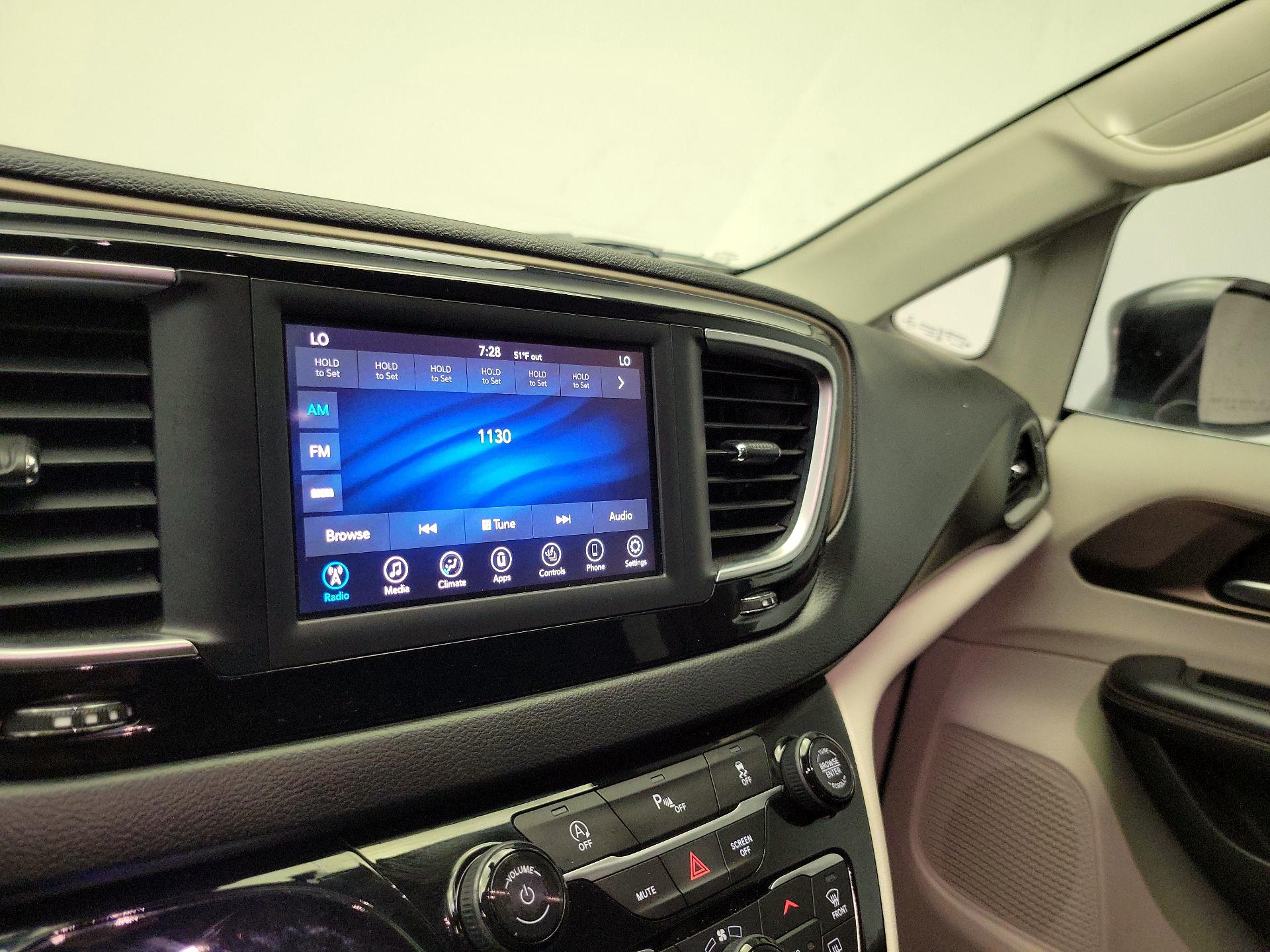 Thumbnail: 2018 Chrysler Pacifica - 15