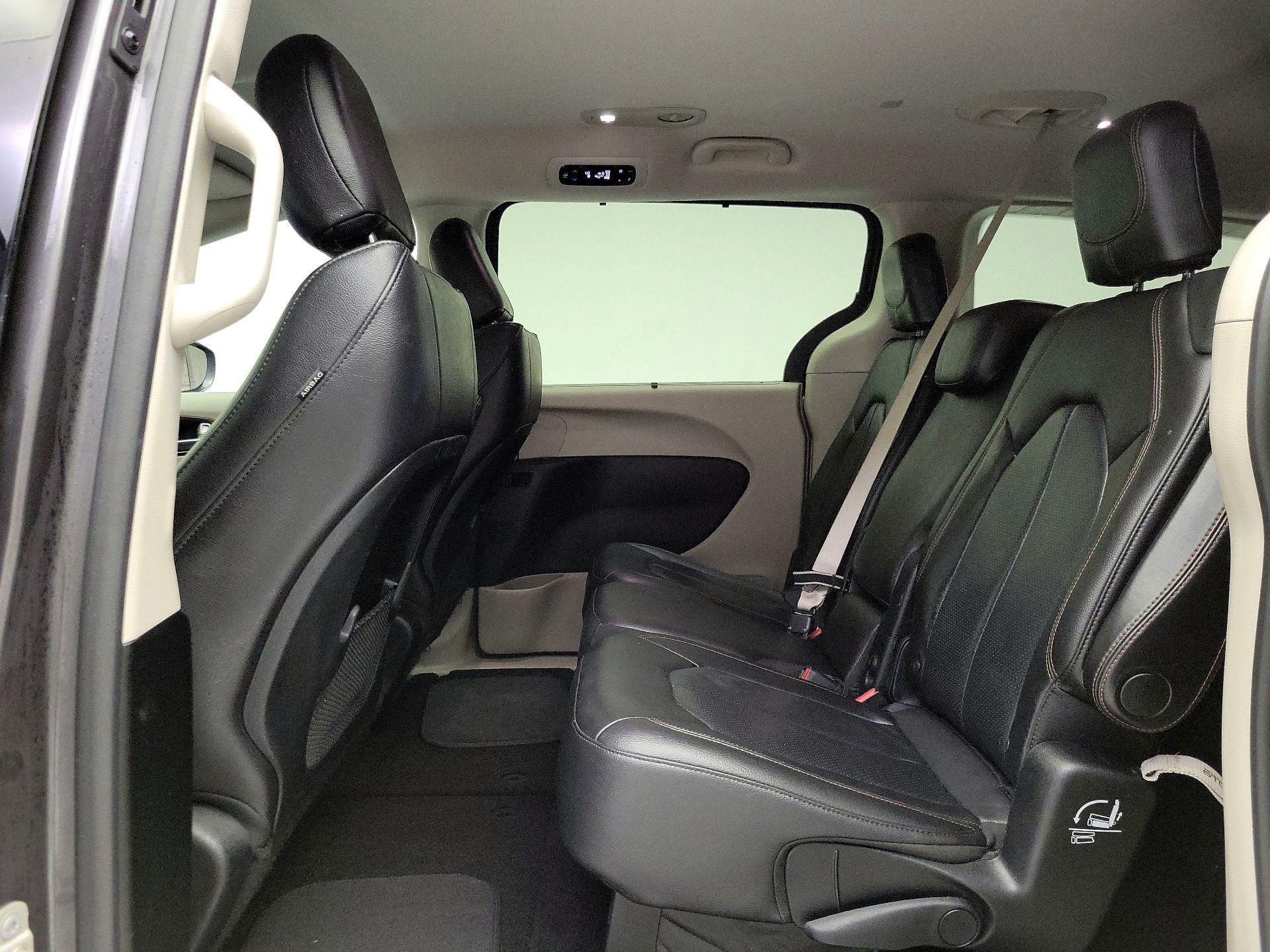 Thumbnail: 2018 Chrysler Pacifica - 19