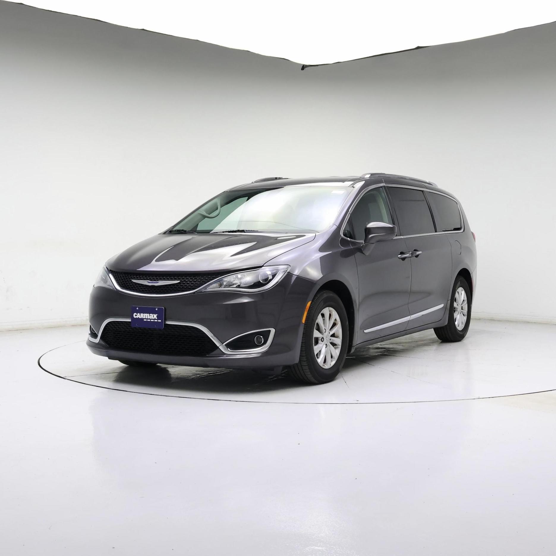 Thumbnail: 2018 Chrysler Pacifica - 4